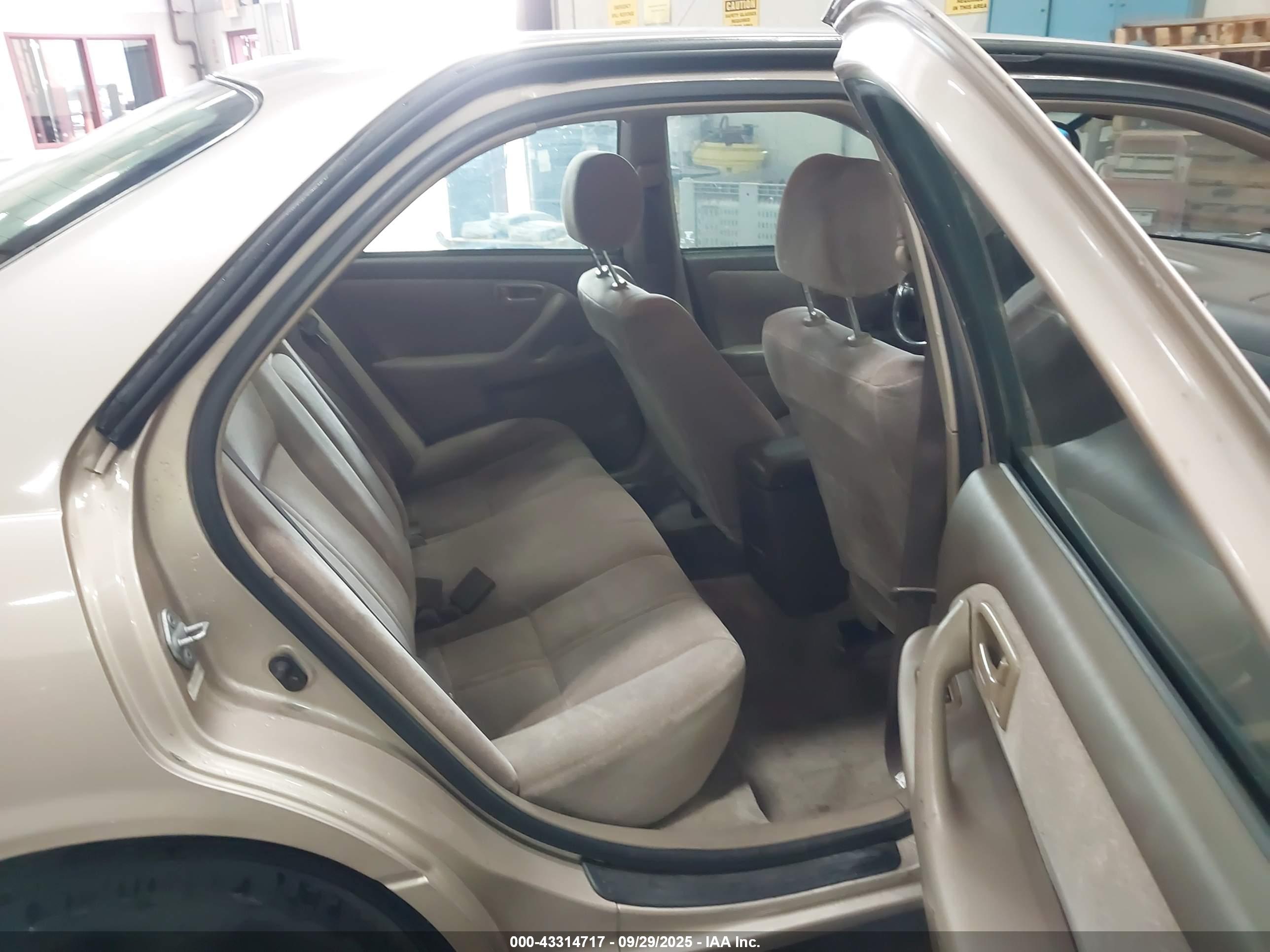 TOYOTA CAMRY image 8