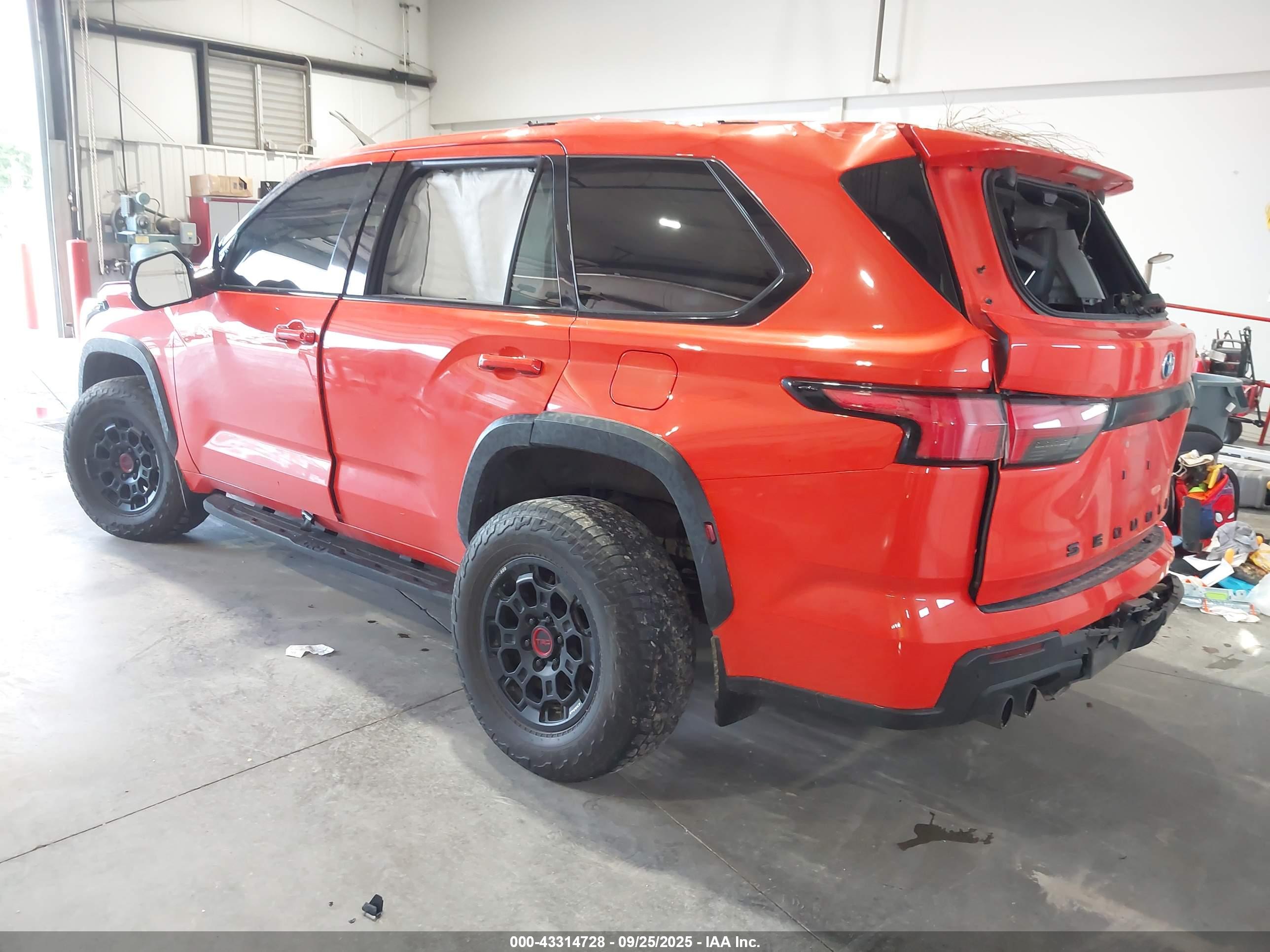 TOYOTA SEQUOIA image 3