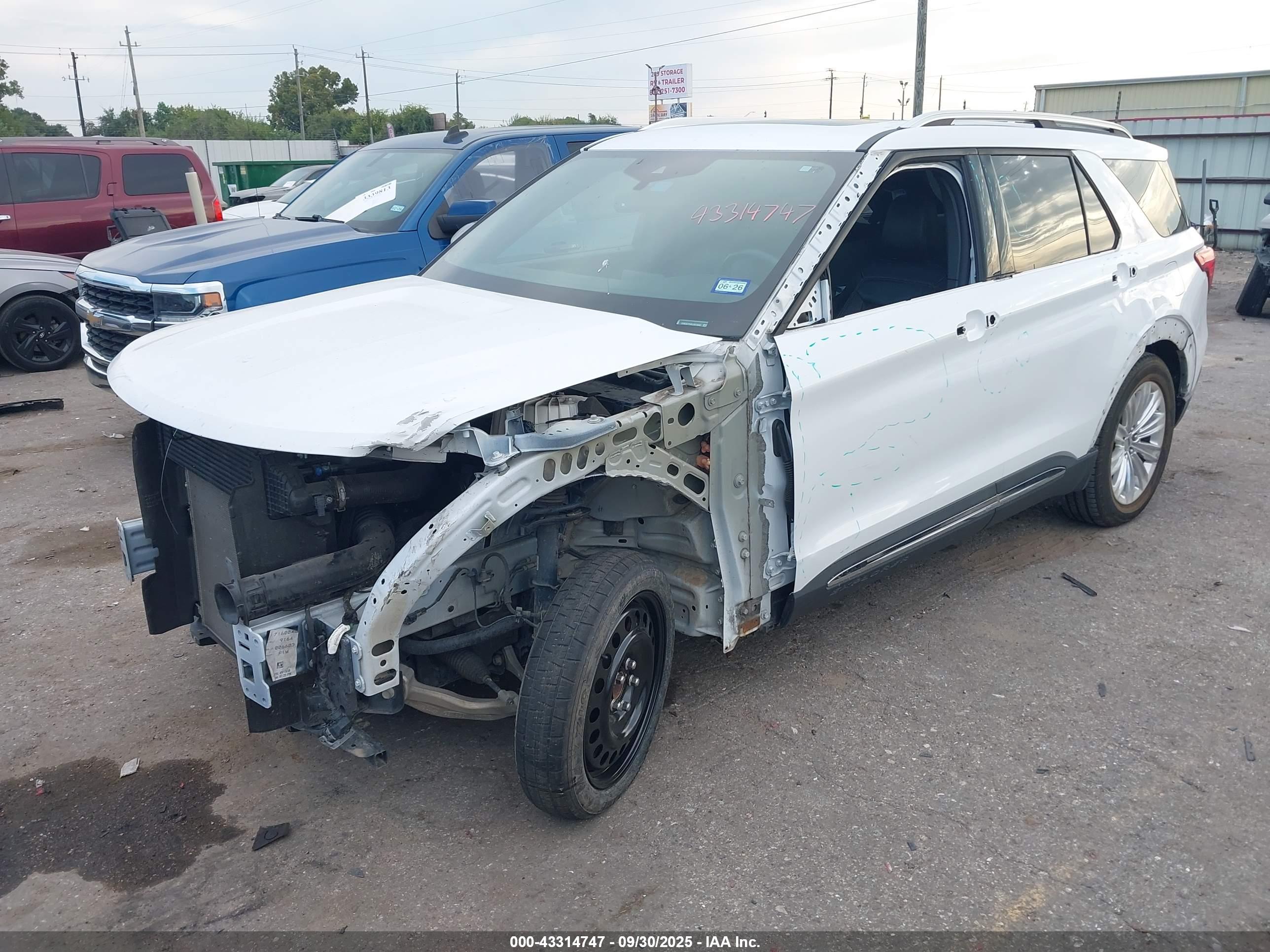 FORD EXPLORER image 2