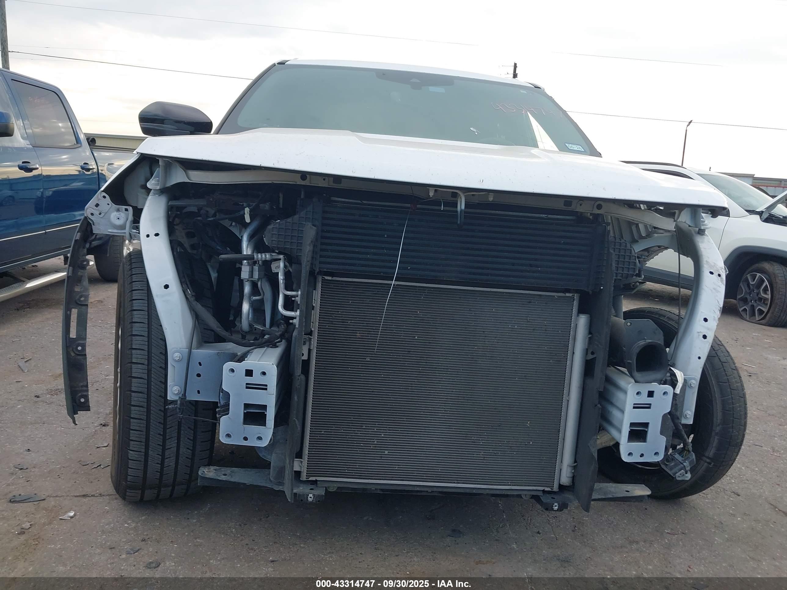 FORD EXPLORER image 6