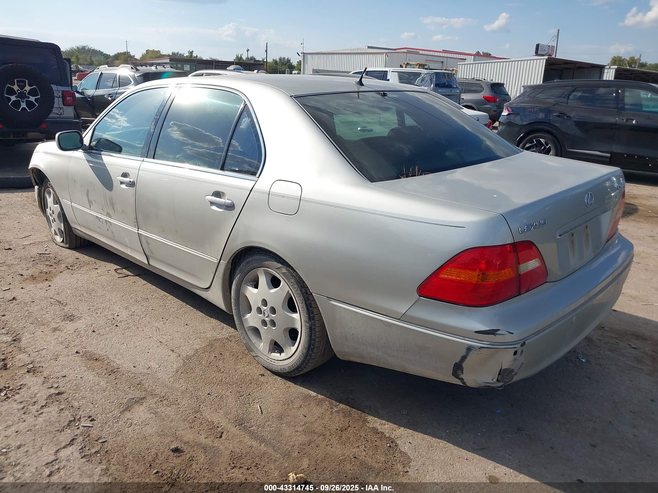 LEXUS LS image 3