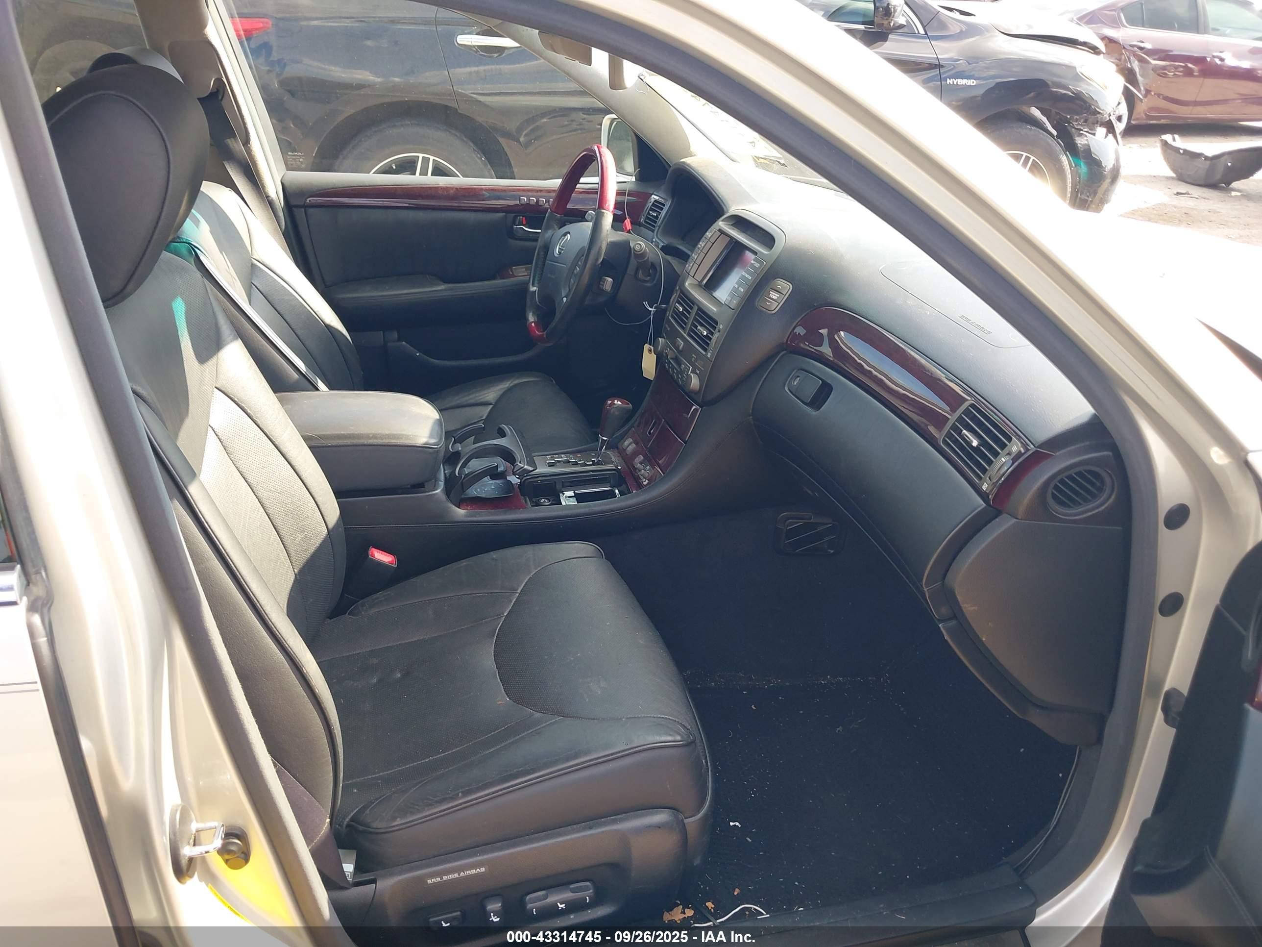 LEXUS LS image 5