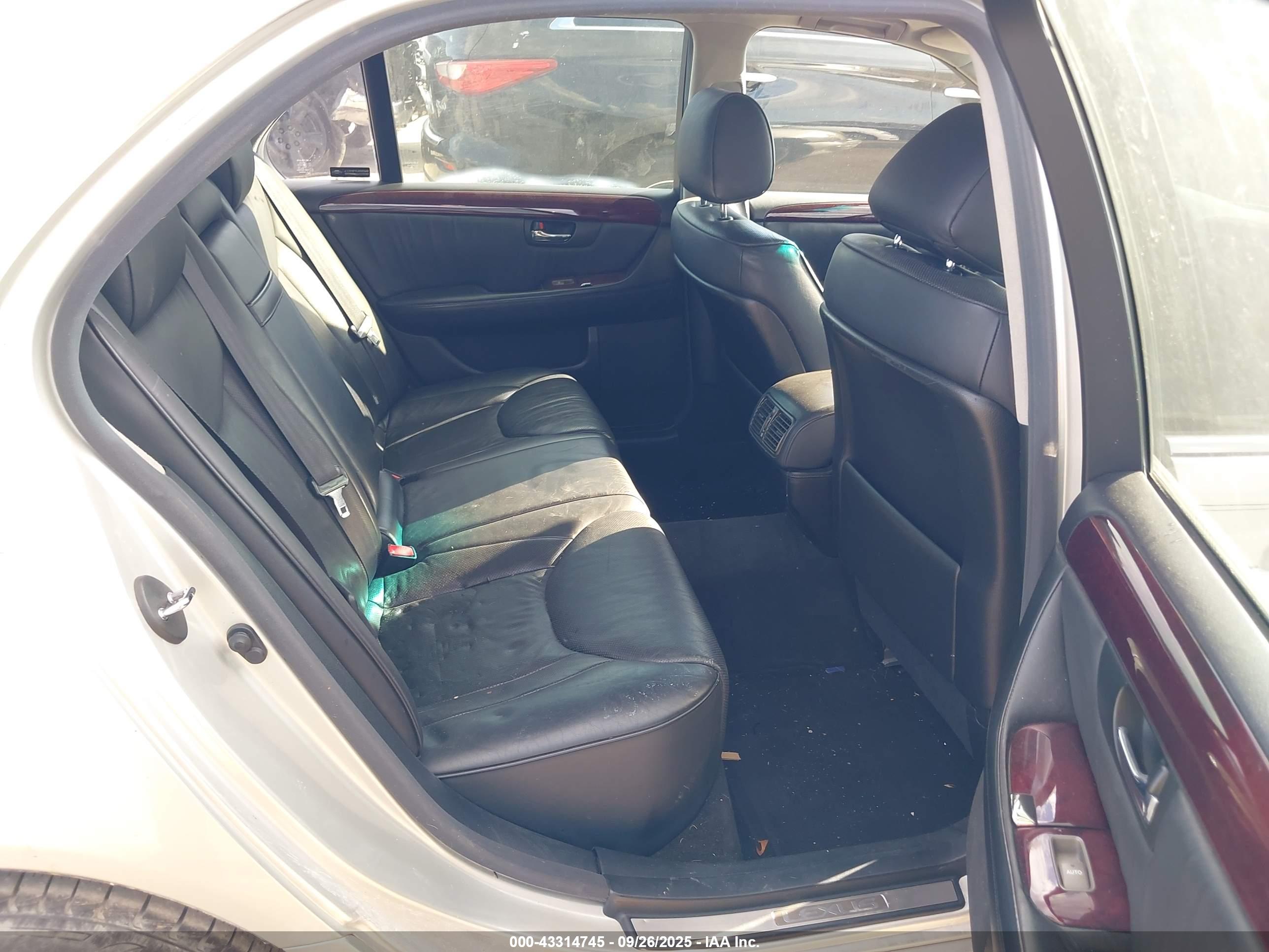 LEXUS LS image 8