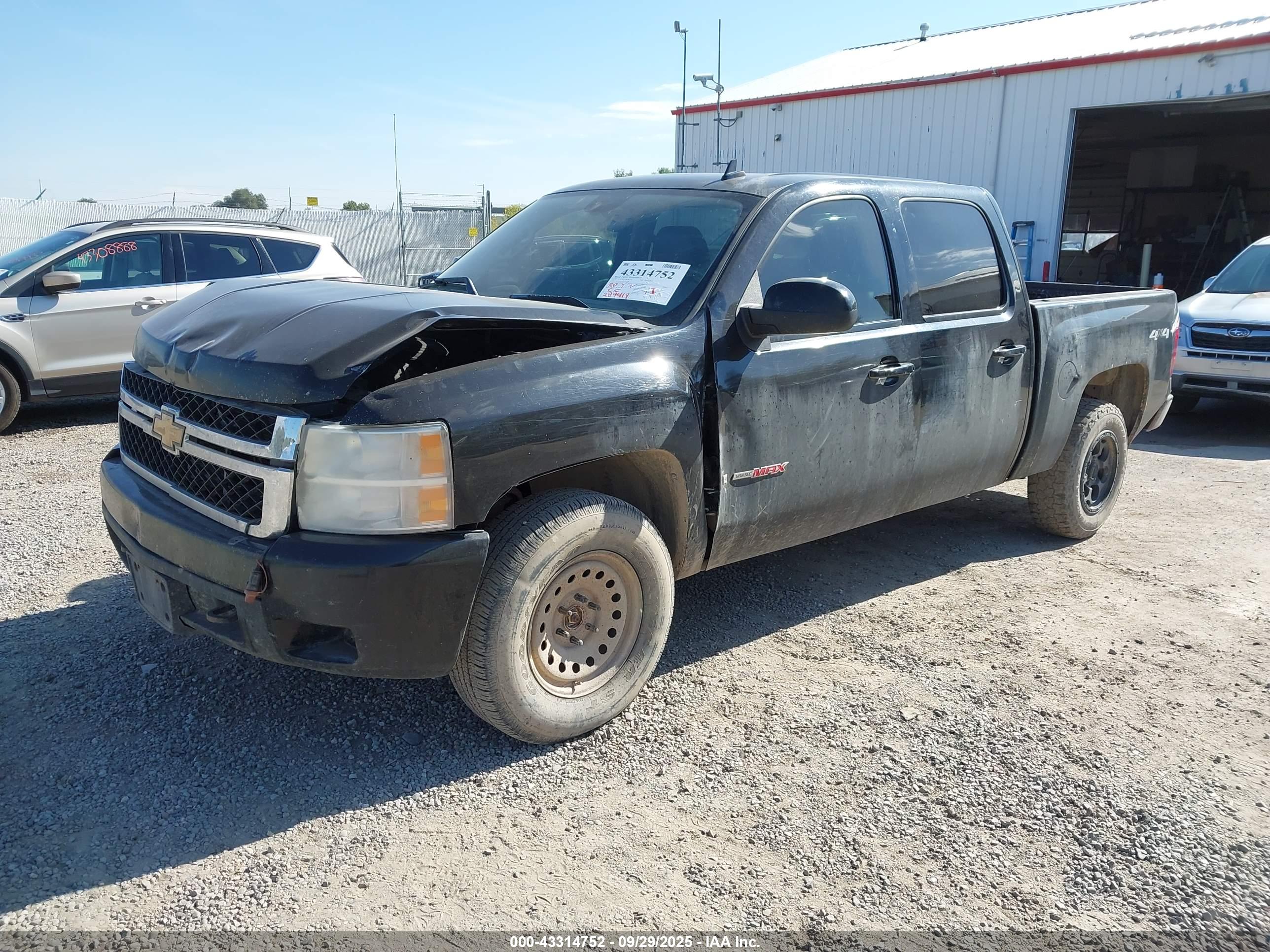 CHEVROLET SILVERADO image 2