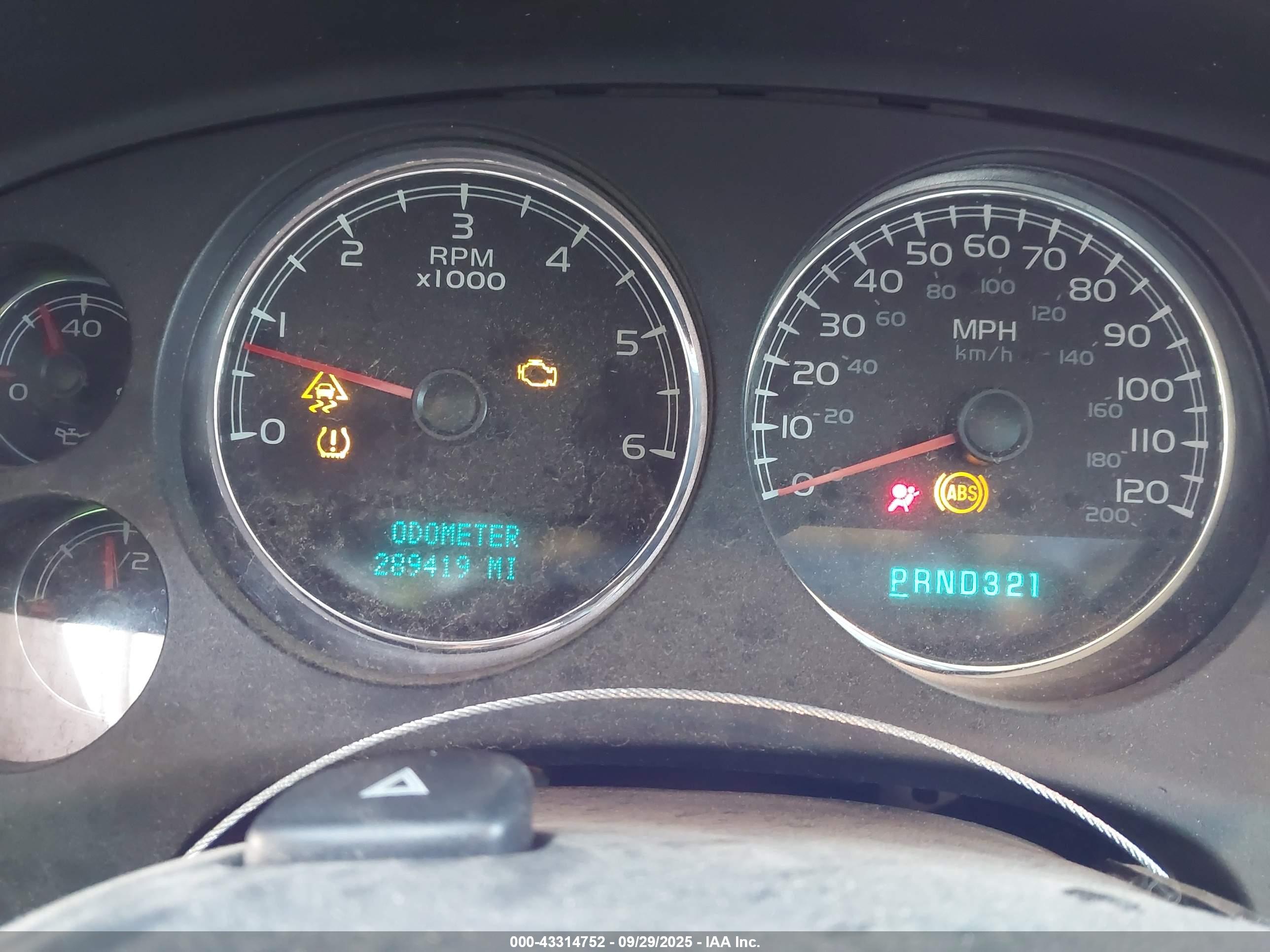 CHEVROLET SILVERADO image 7