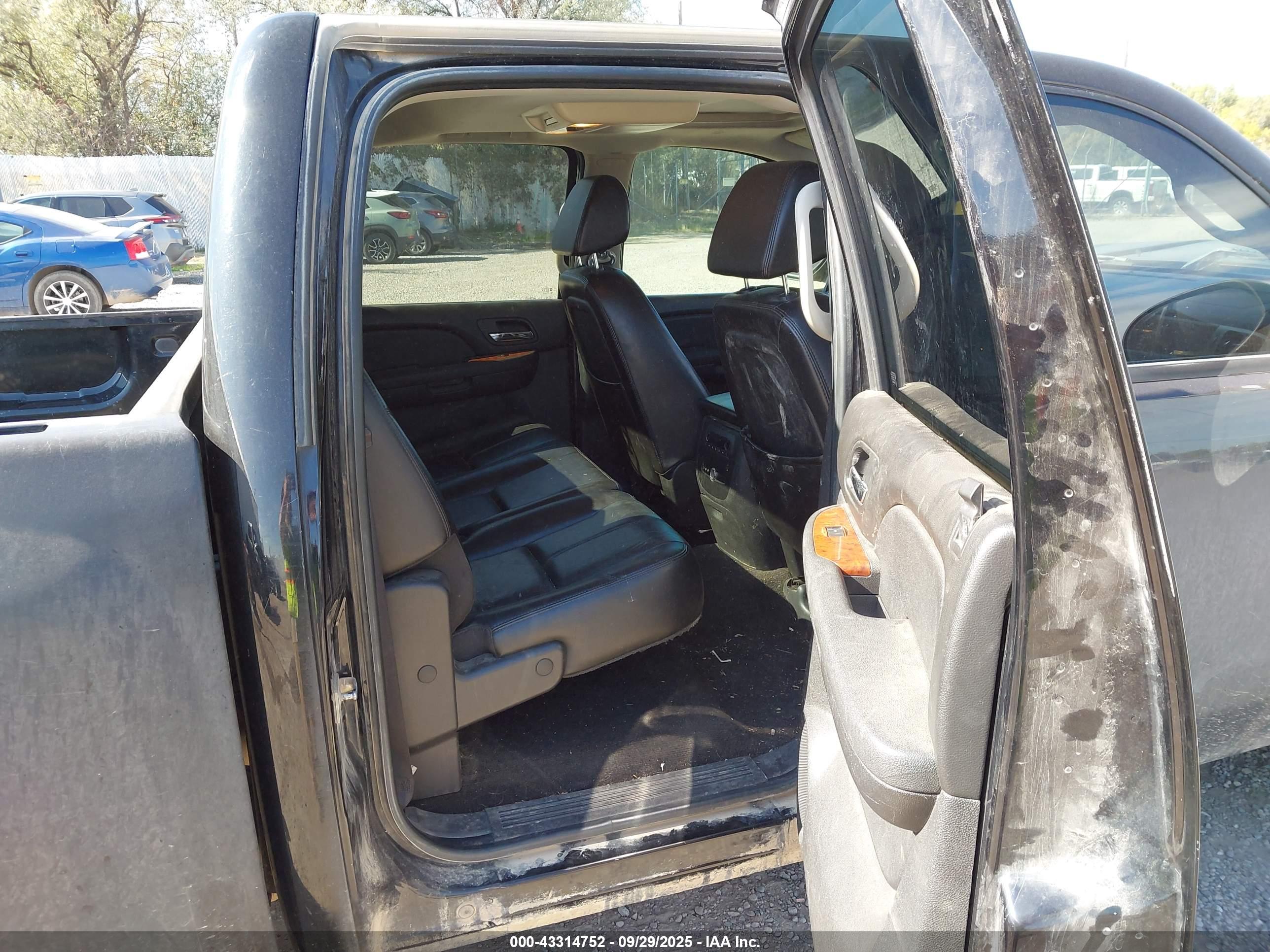 CHEVROLET SILVERADO image 8
