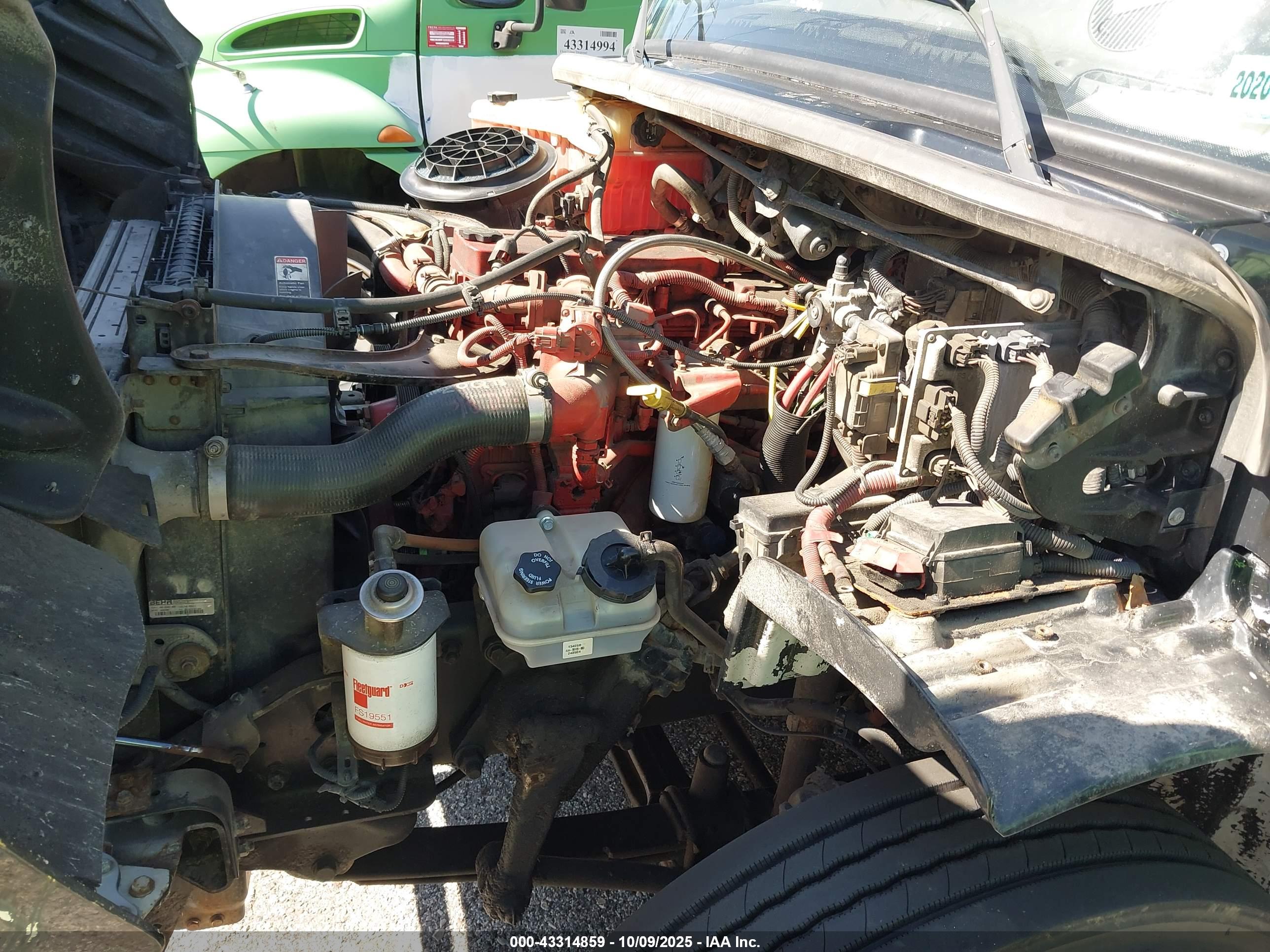 FREIGHTLINER M2 image 10