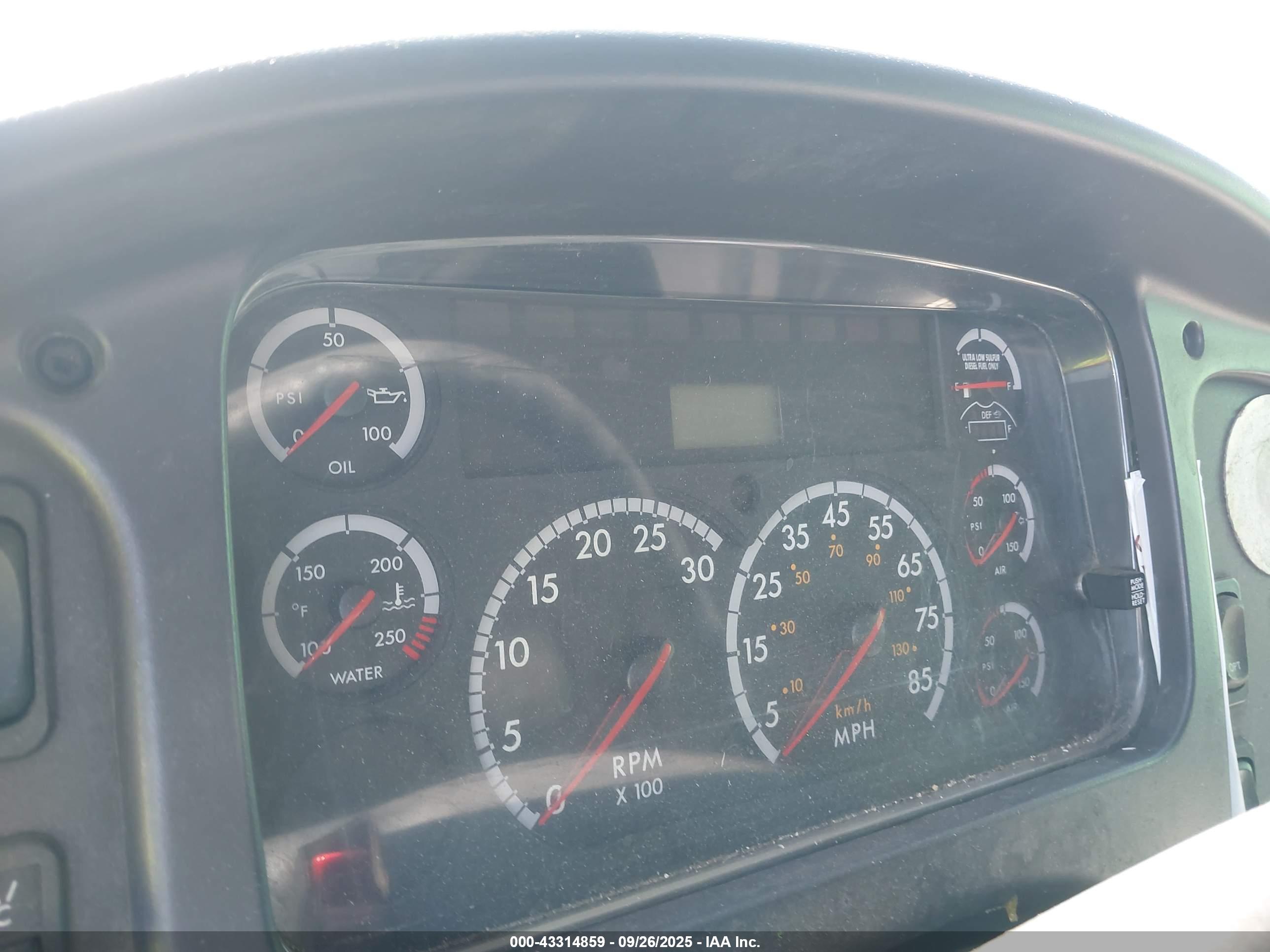 FREIGHTLINER M2 image 6