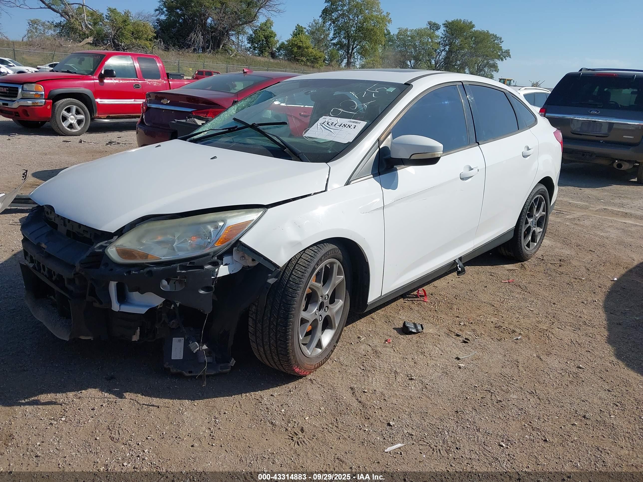 FORD FOCUS image 2