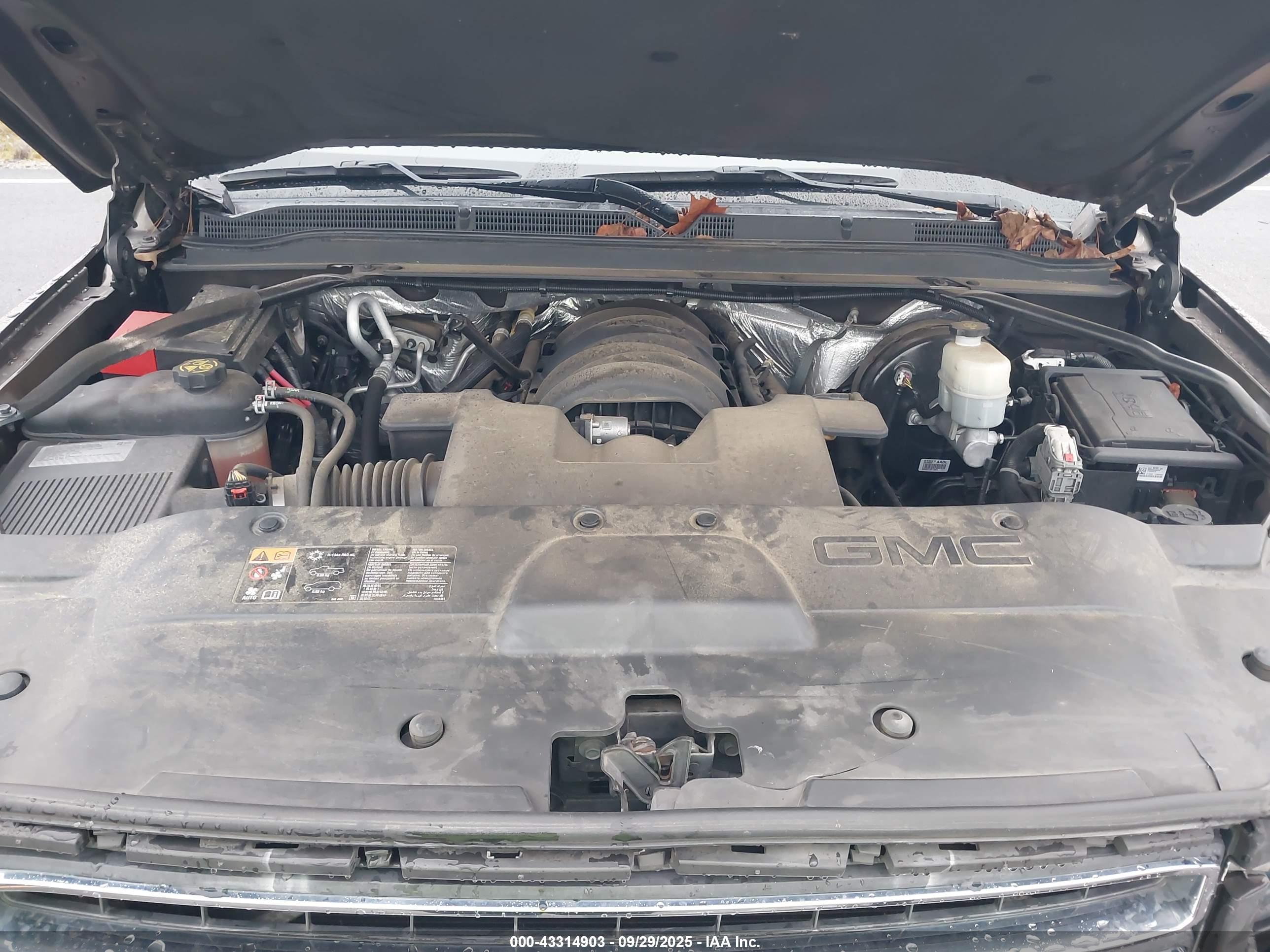 GMC YUKON image 10