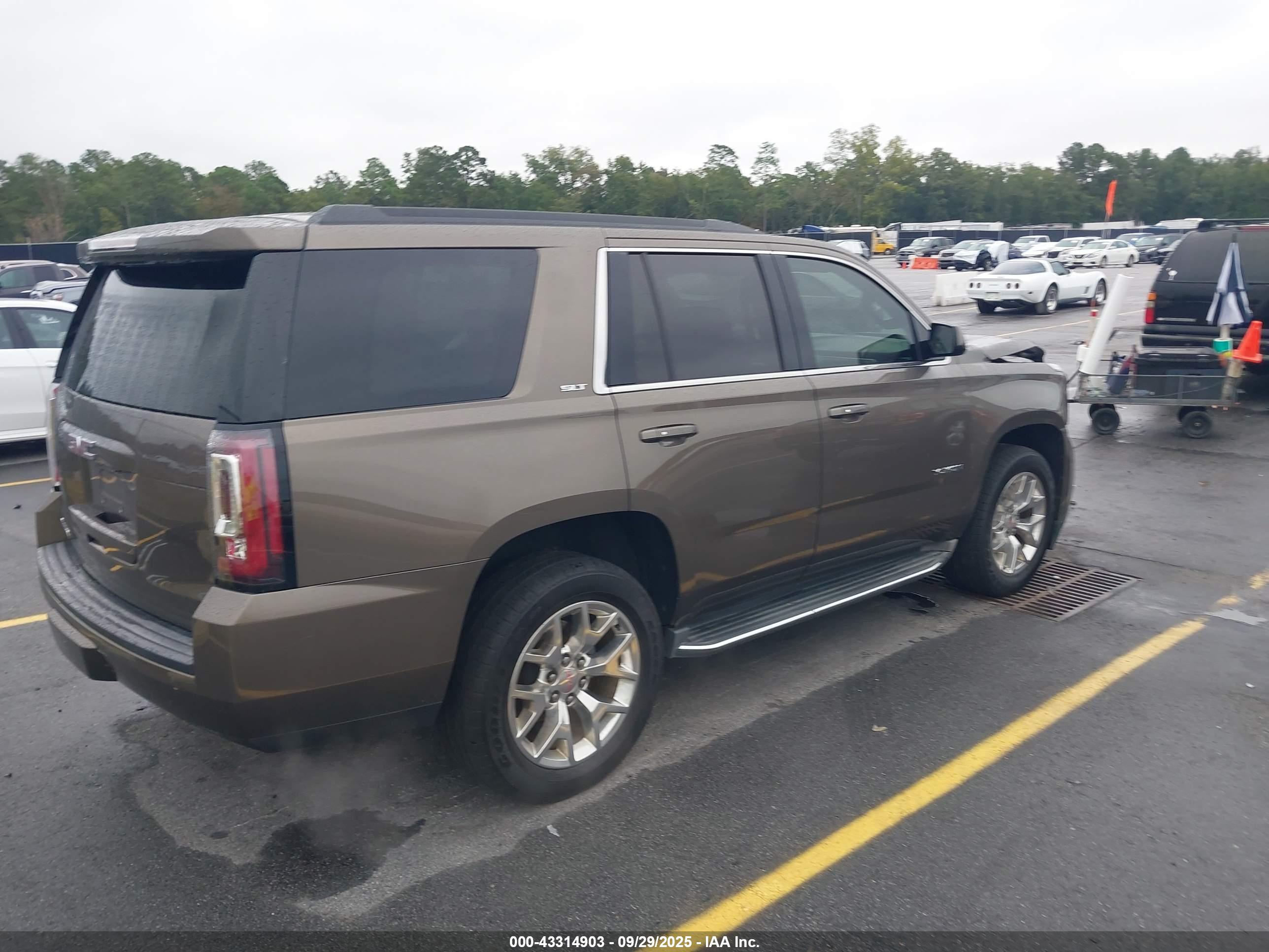 GMC YUKON image 4