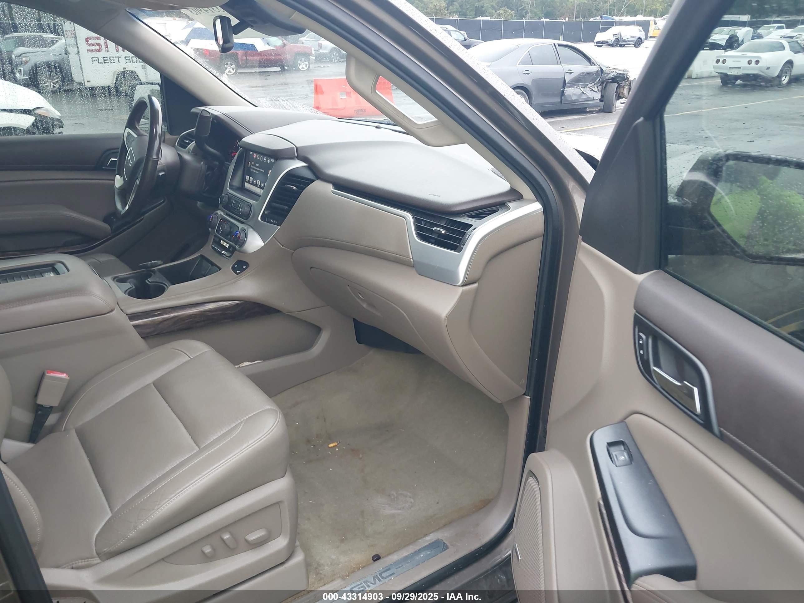 GMC YUKON image 5