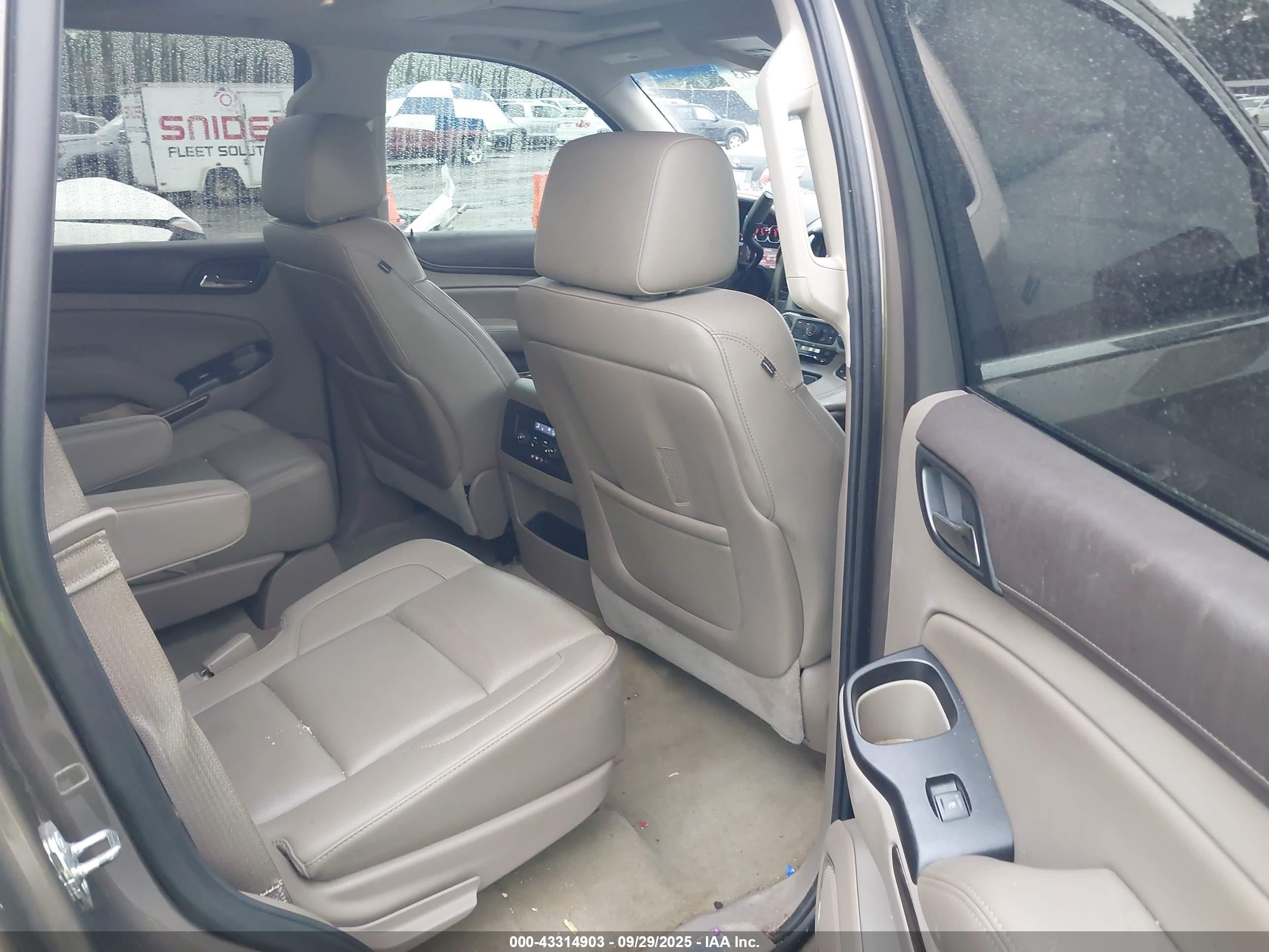 GMC YUKON image 8