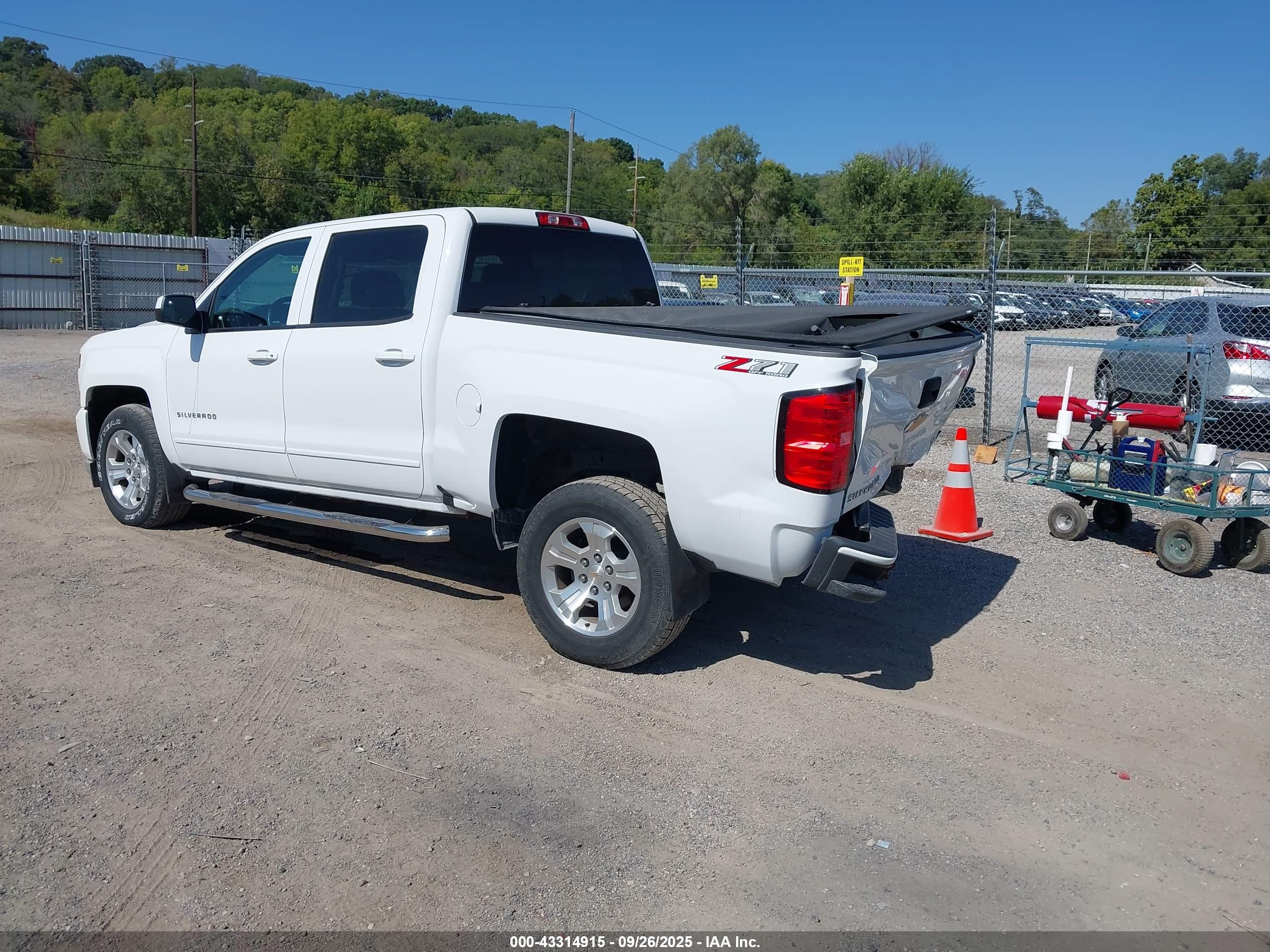 CHEVROLET SILVERADO image 3