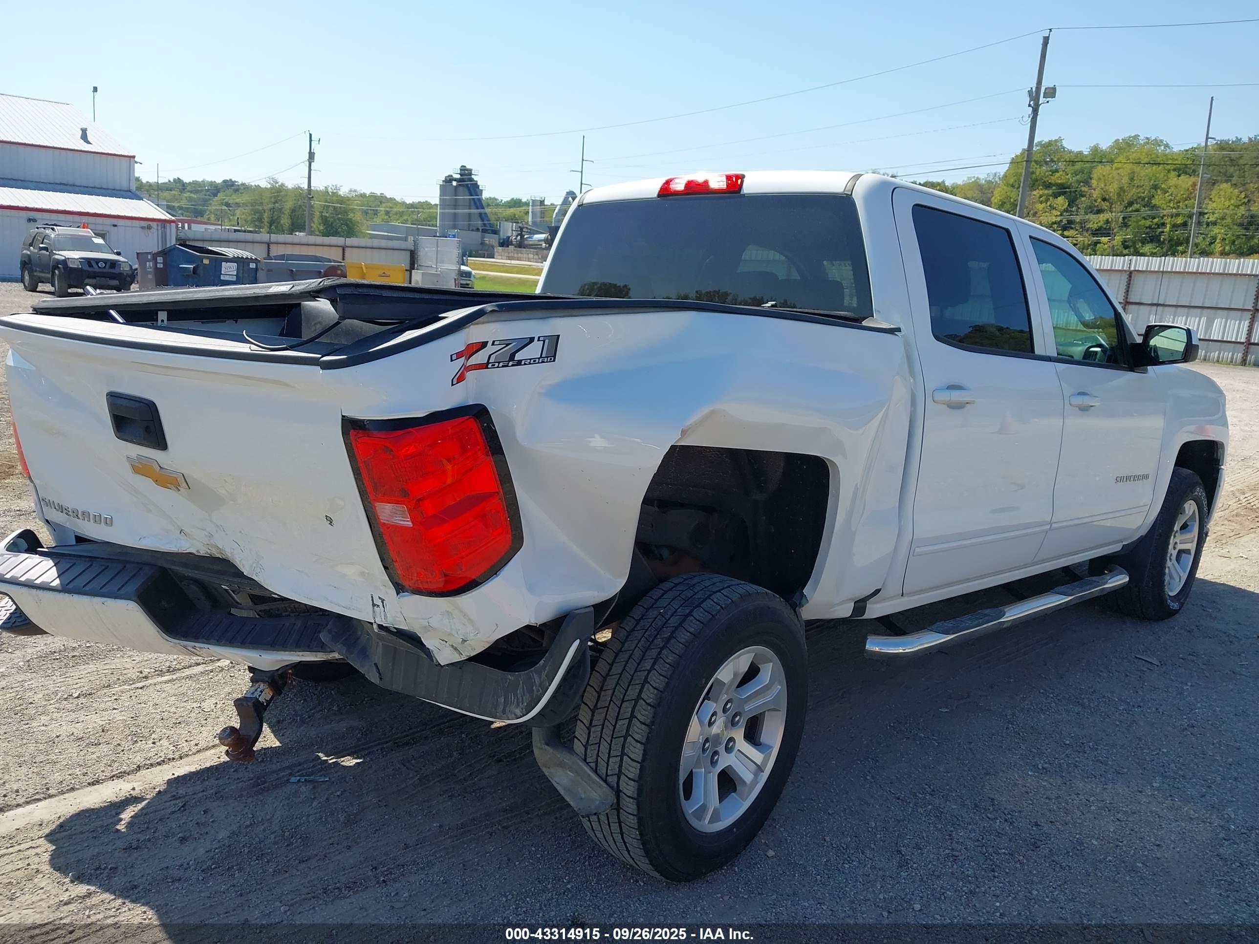 CHEVROLET SILVERADO image 6