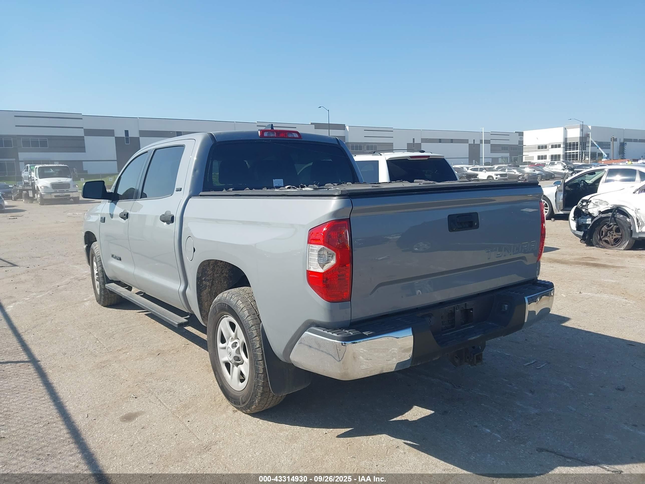 TOYOTA TUNDRA image 3