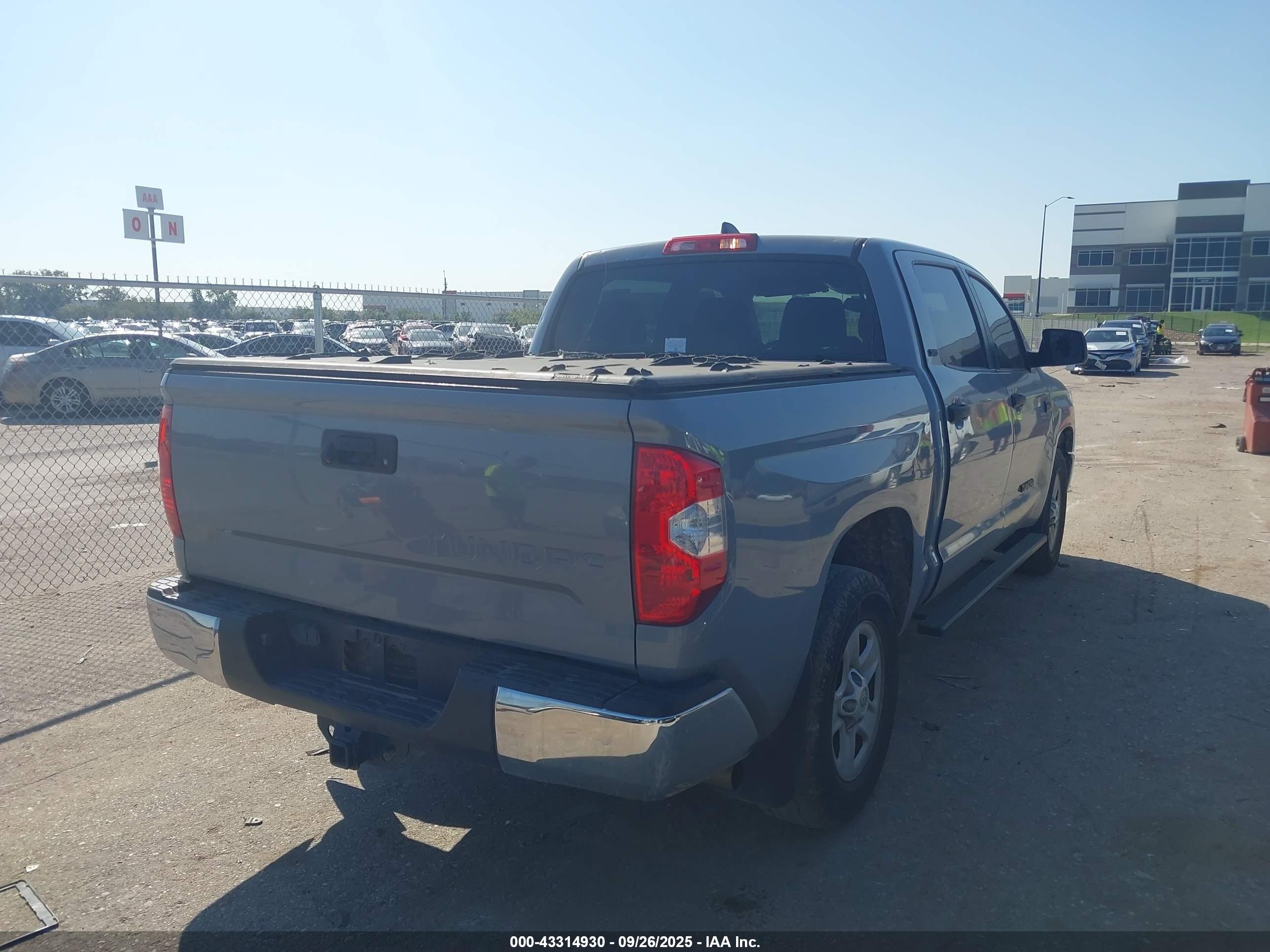 TOYOTA TUNDRA image 4