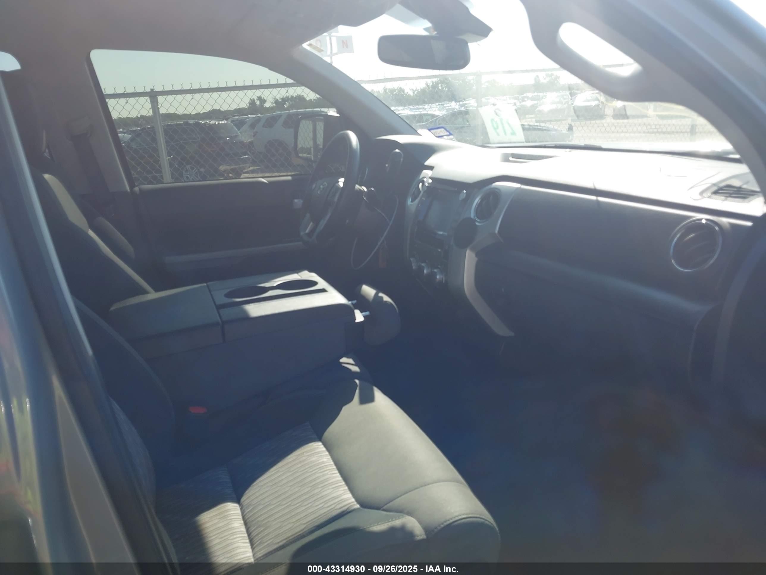 TOYOTA TUNDRA image 5