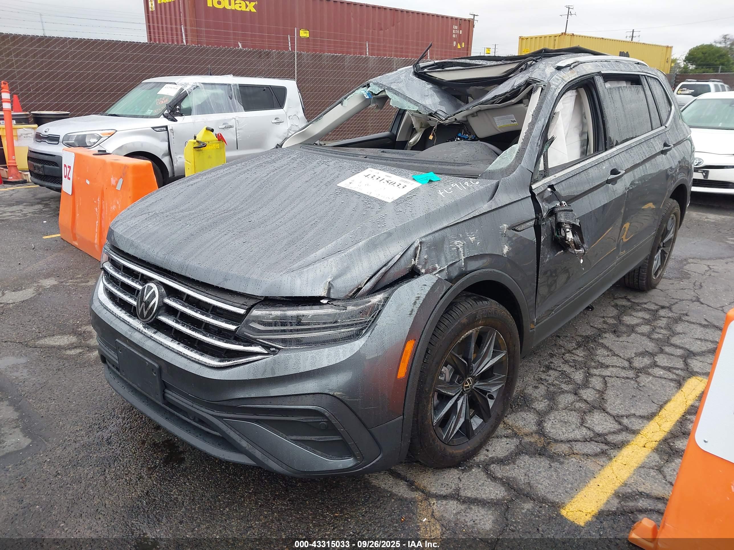VOLKSWAGEN TIGUAN image 2