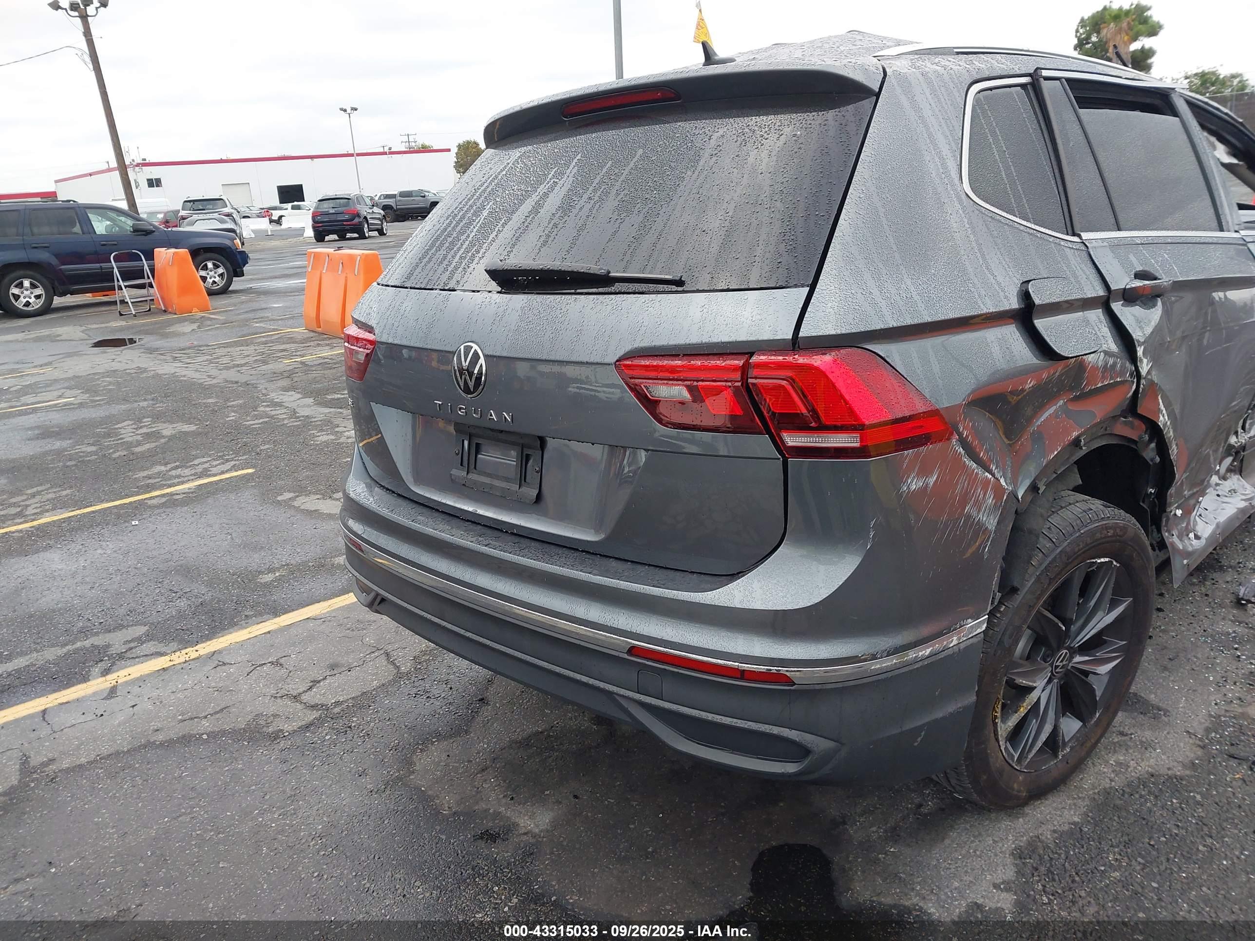 VOLKSWAGEN TIGUAN image 4