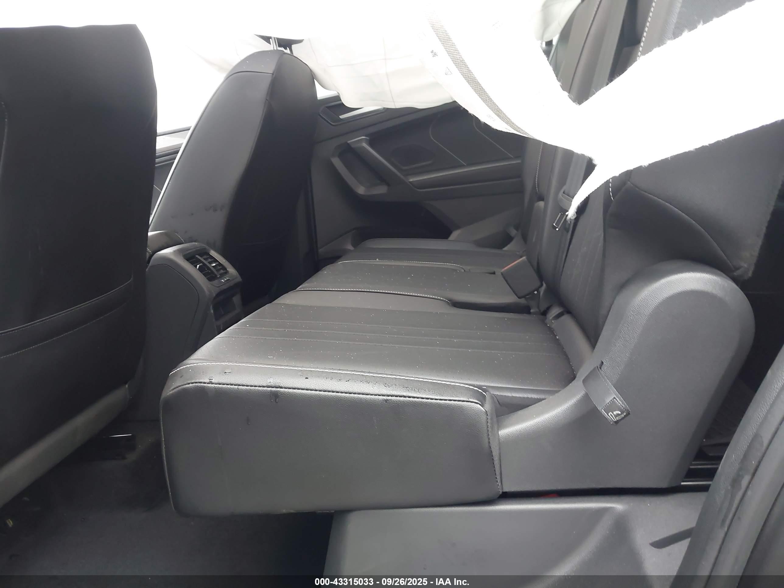 VOLKSWAGEN TIGUAN image 8