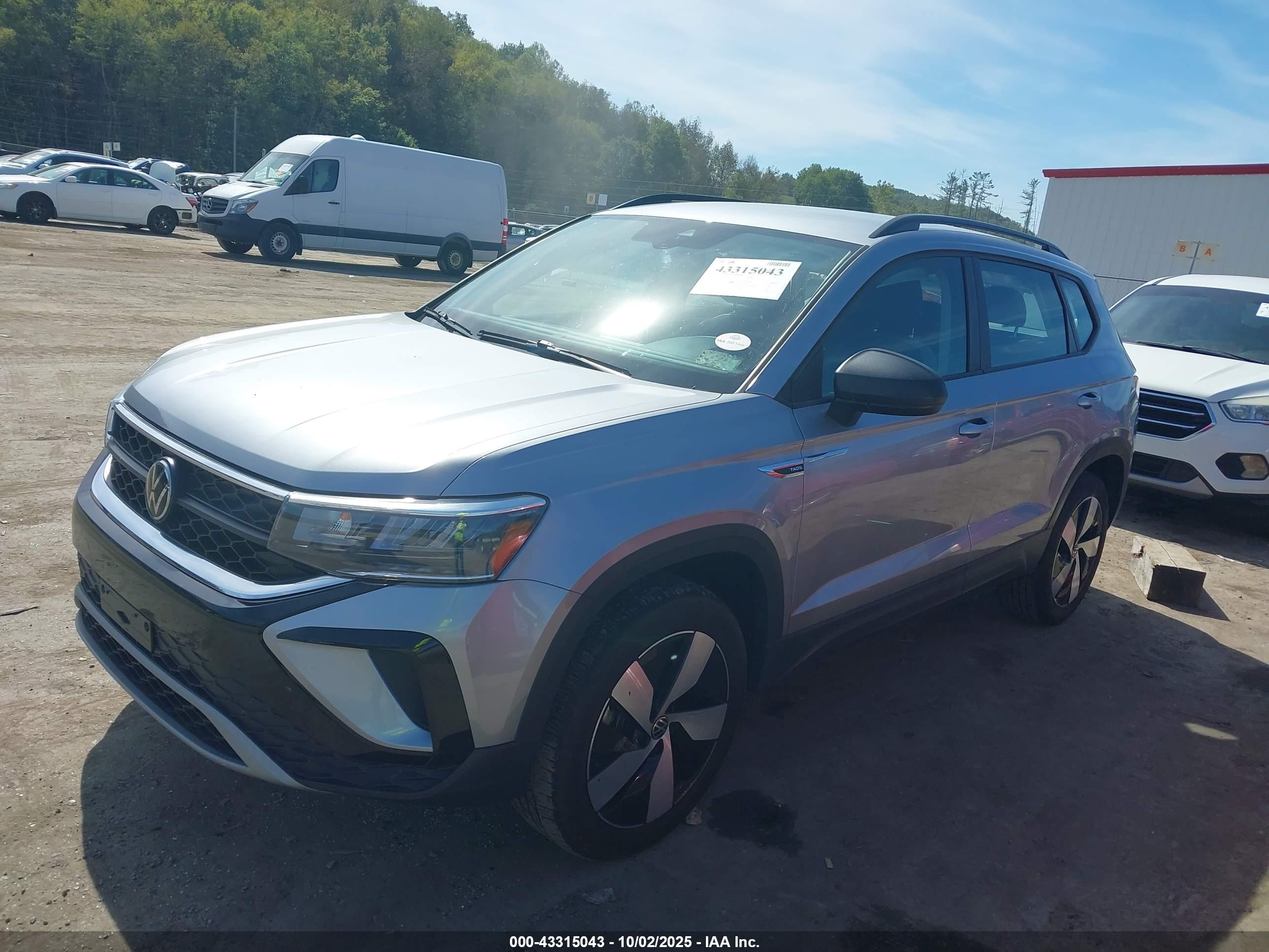 VOLKSWAGEN TAOS image 2