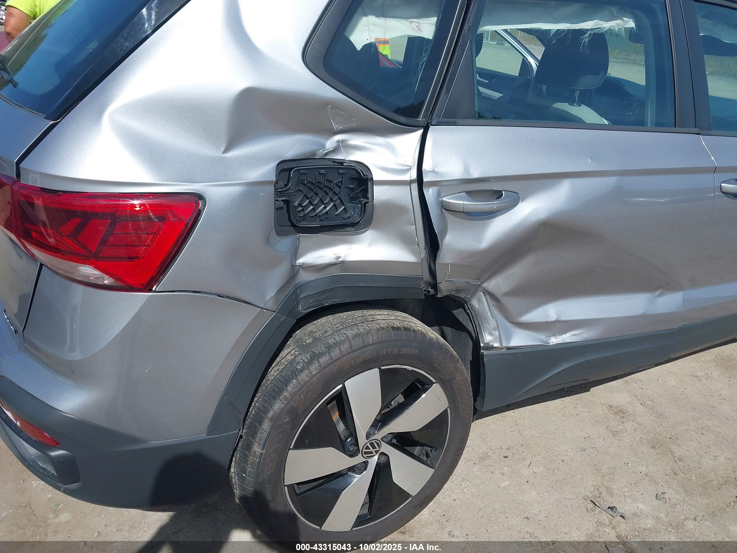 VOLKSWAGEN TAOS image 6