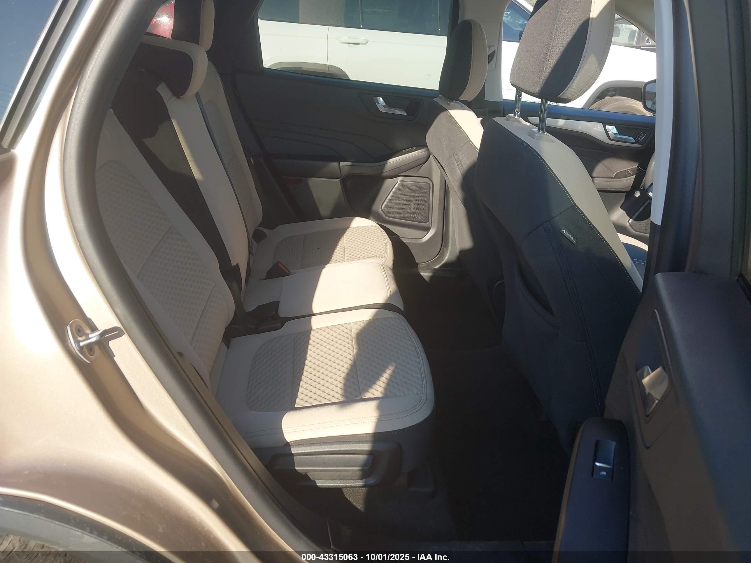 FORD ESCAPE image 8