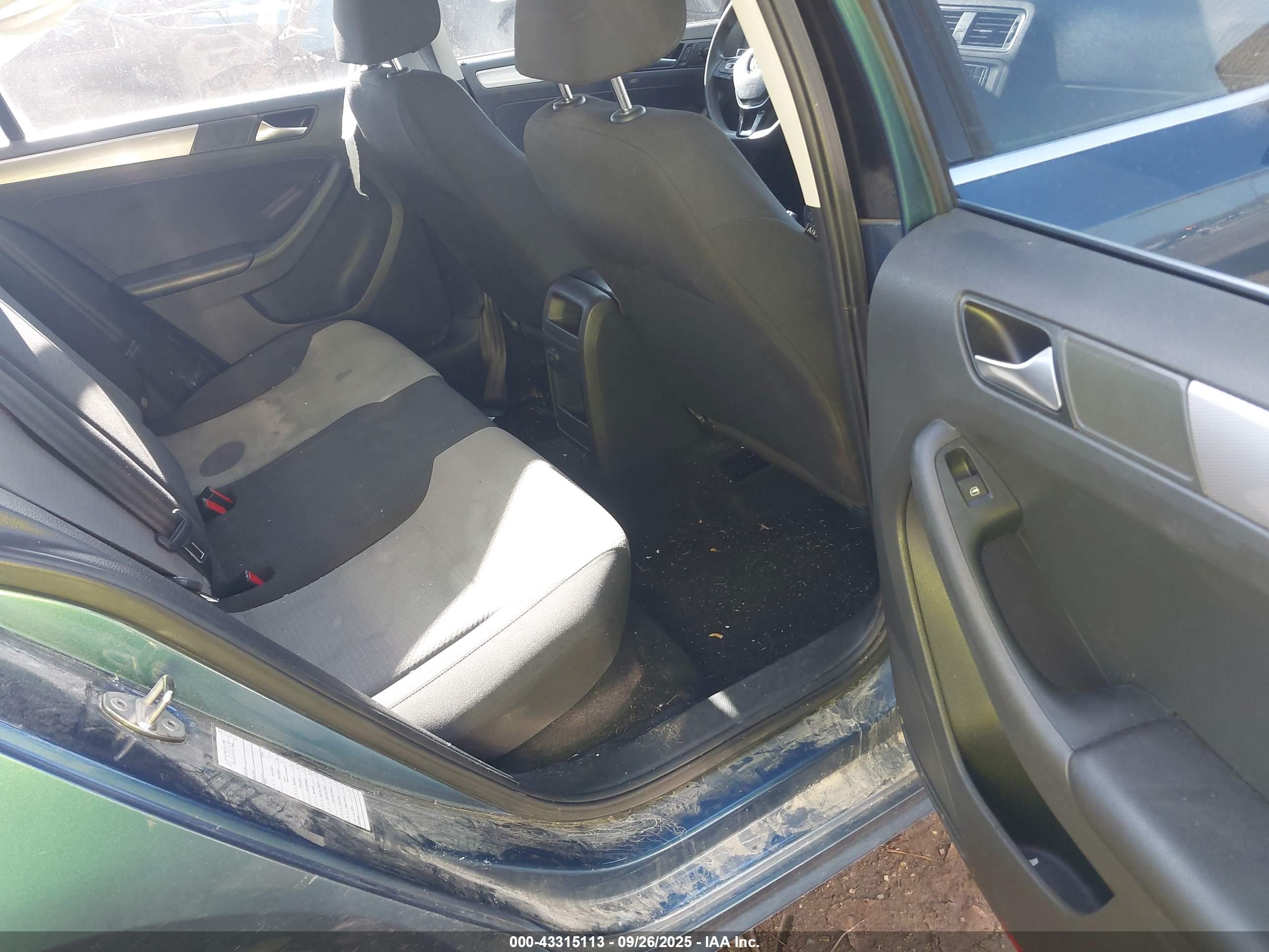 VOLKSWAGEN JETTA image 8