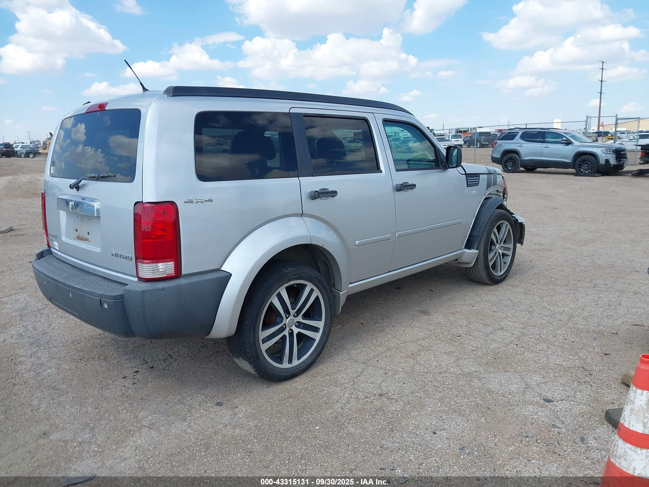 DODGE NITRO image 4