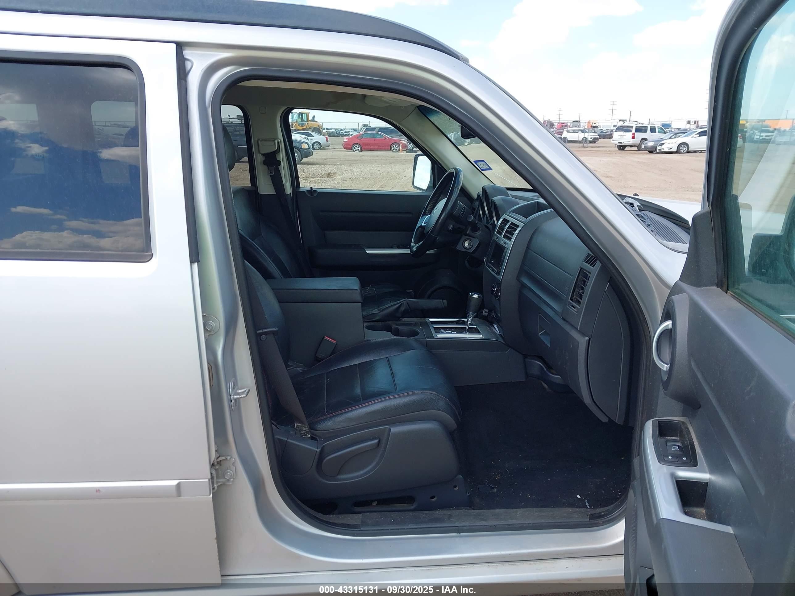 DODGE NITRO image 5