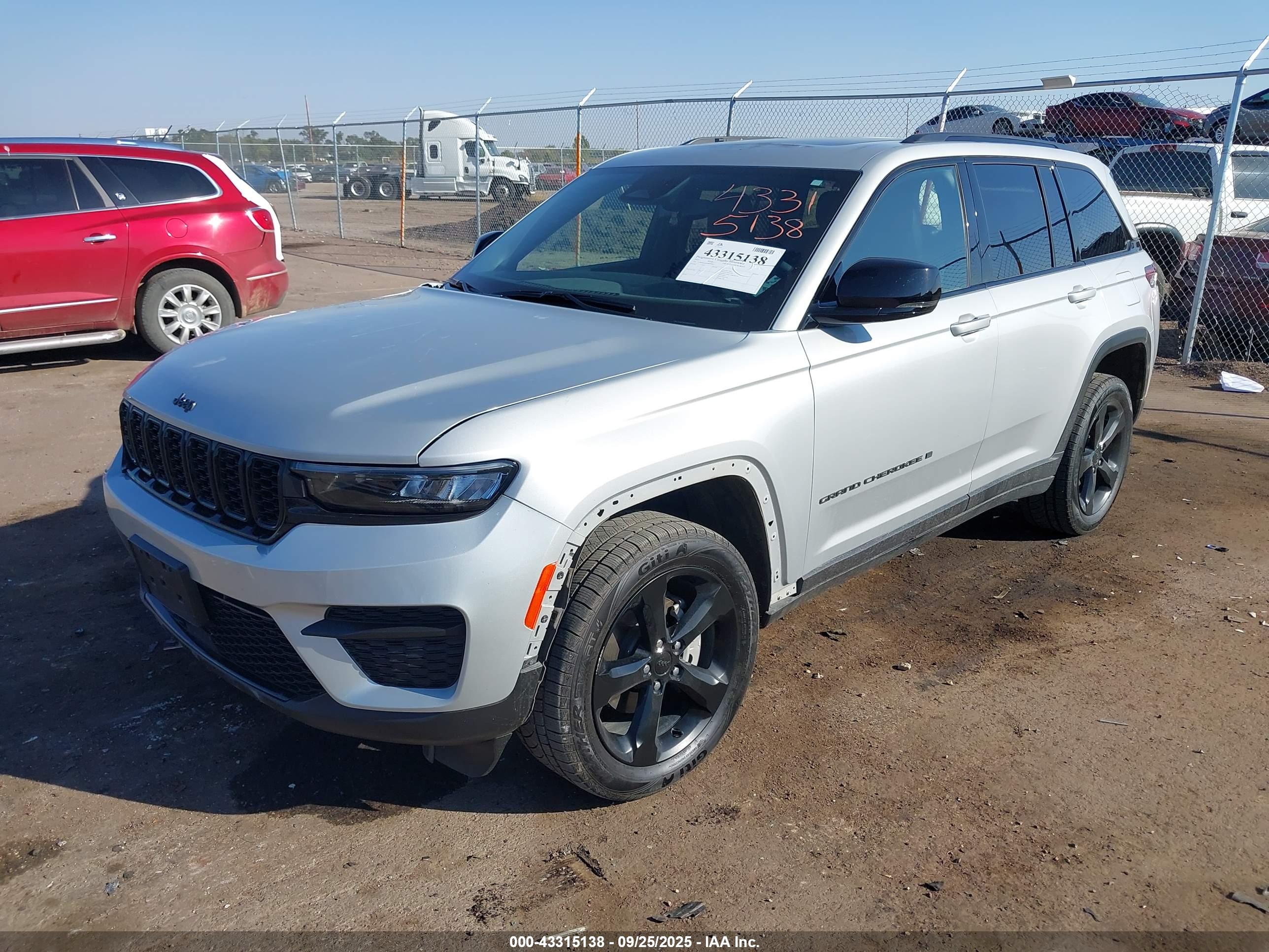JEEP GRAND image 2