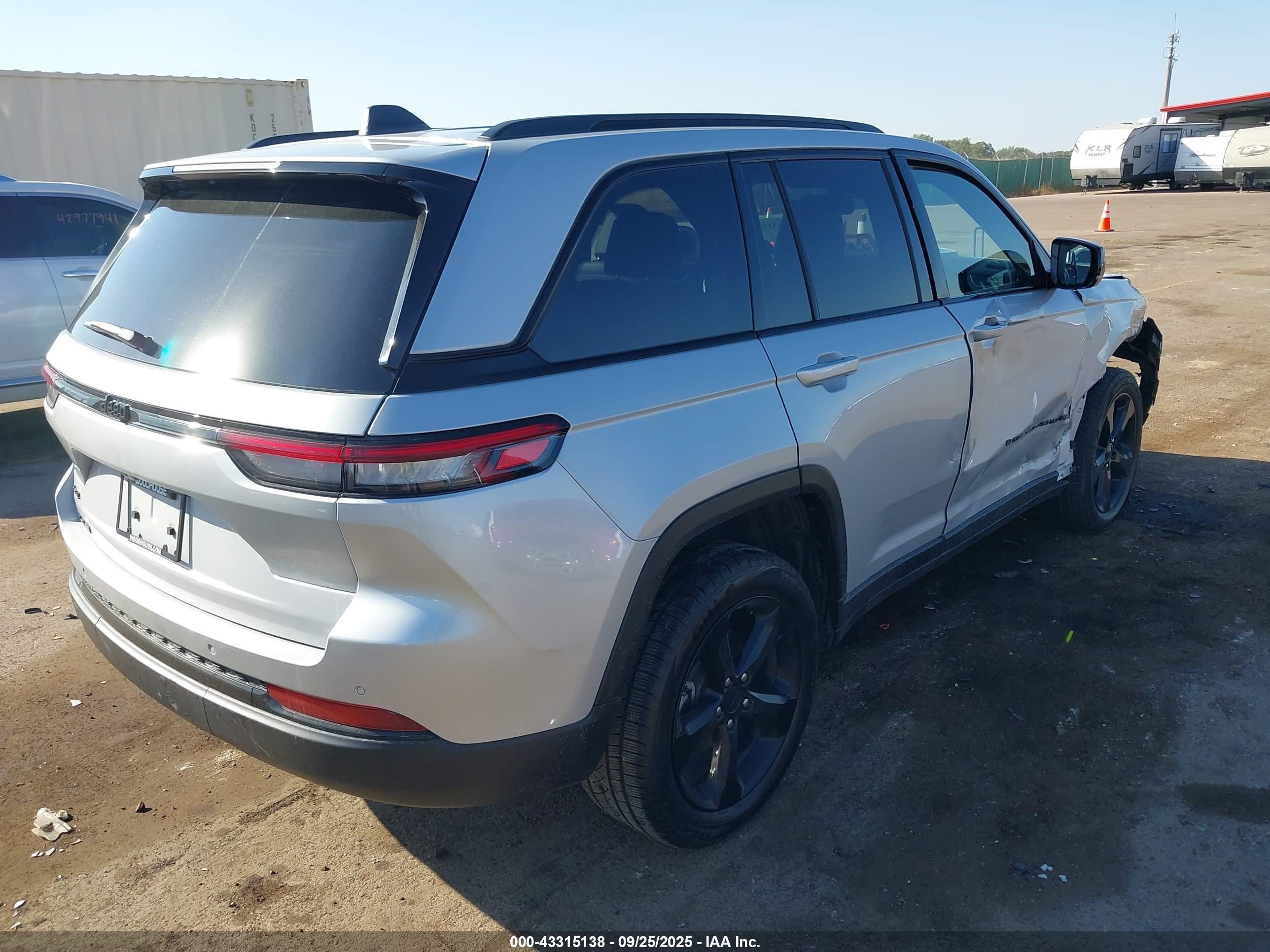 JEEP GRAND image 4