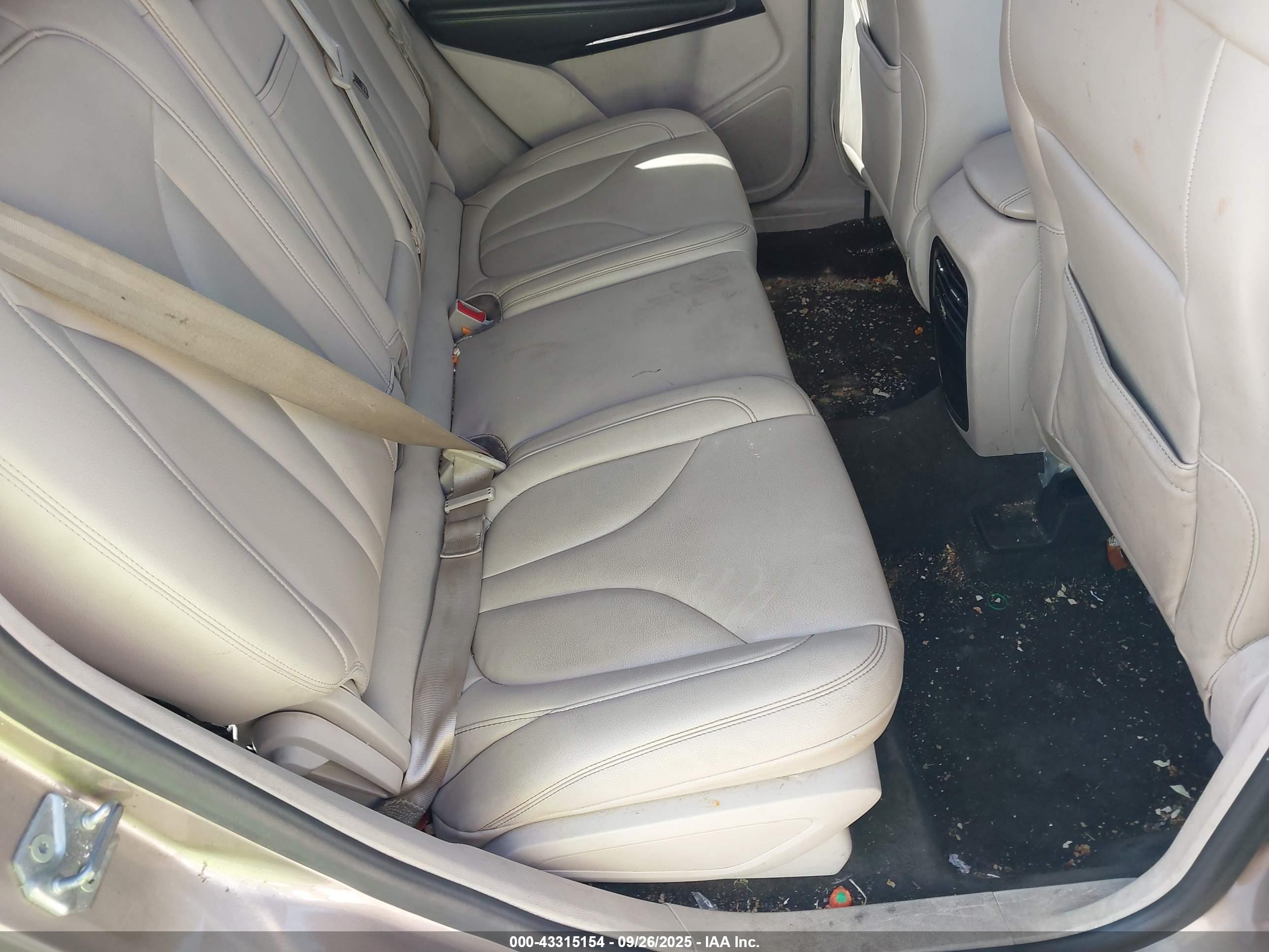 LINCOLN MKC image 8
