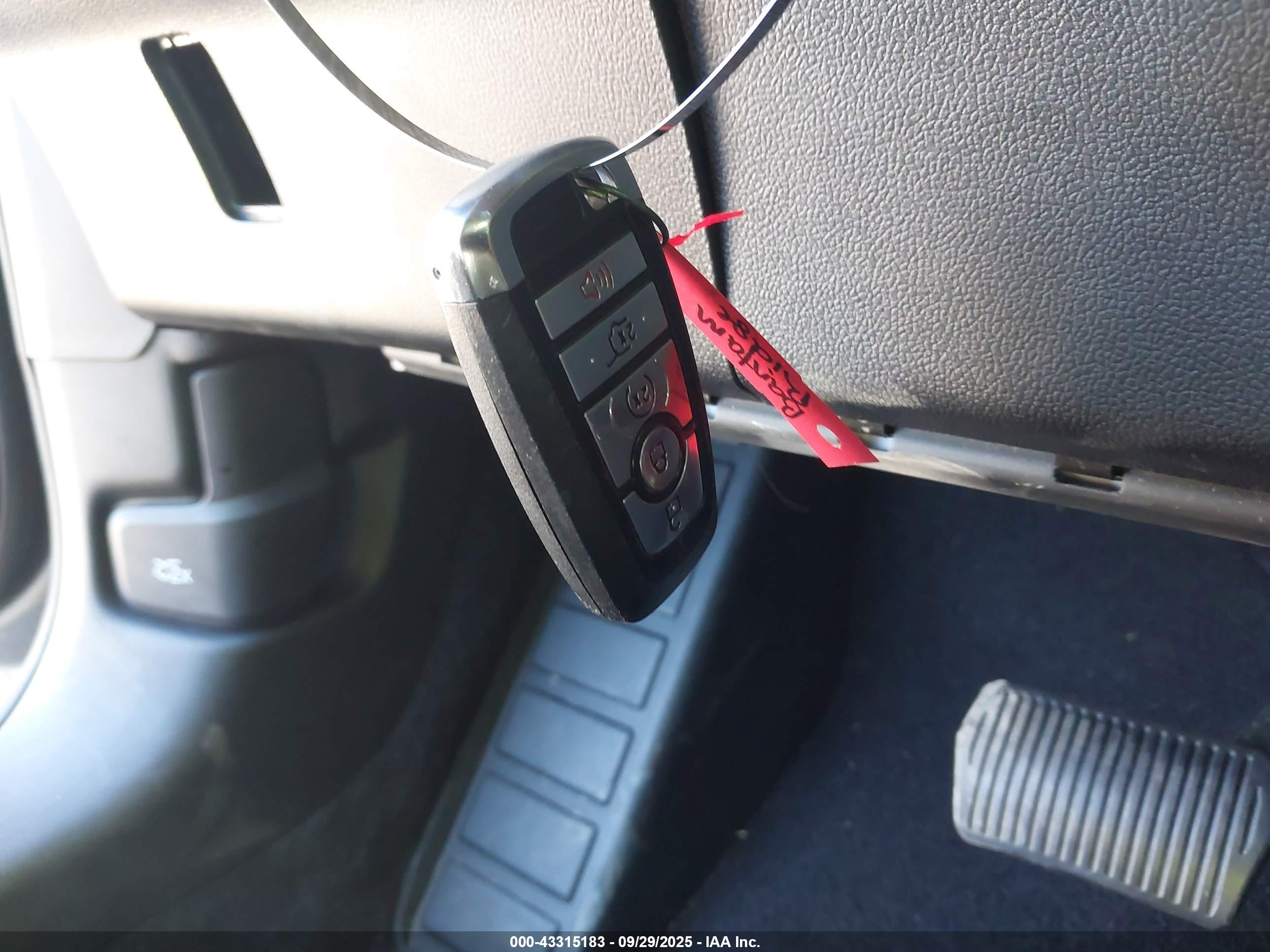 FORD ESCAPE image 11