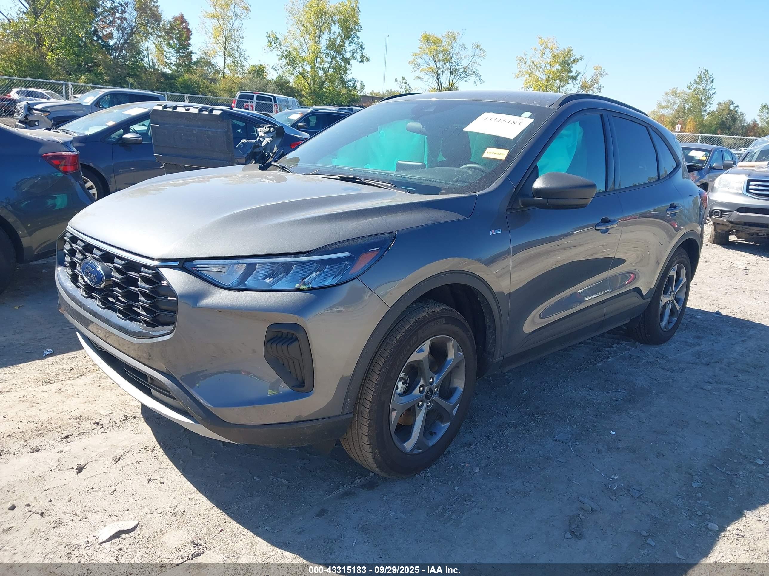 FORD ESCAPE image 2