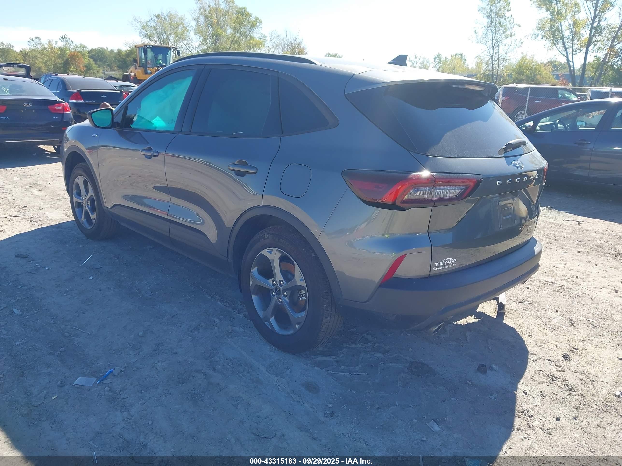 FORD ESCAPE image 3