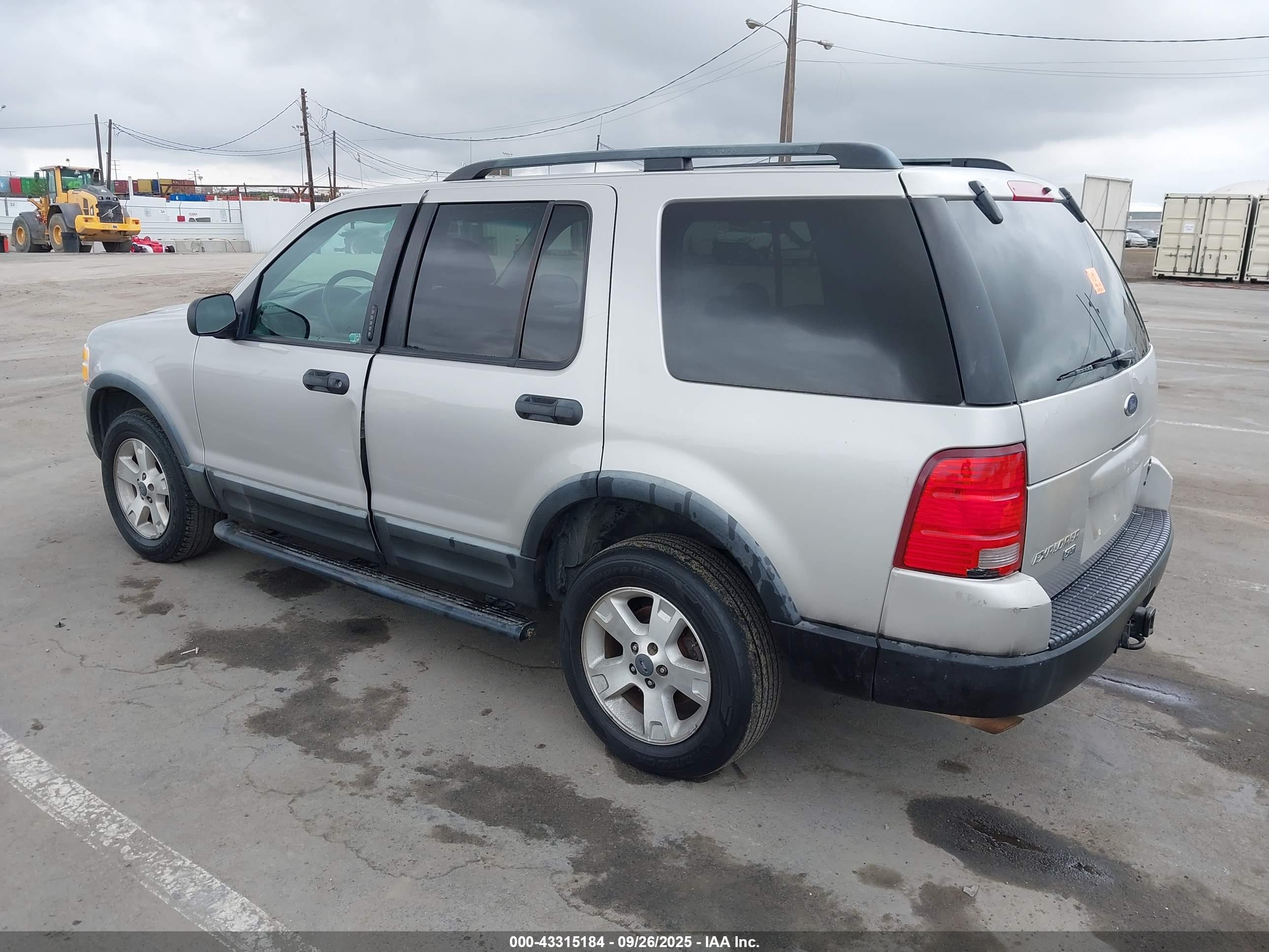 FORD EXPLORER image 3