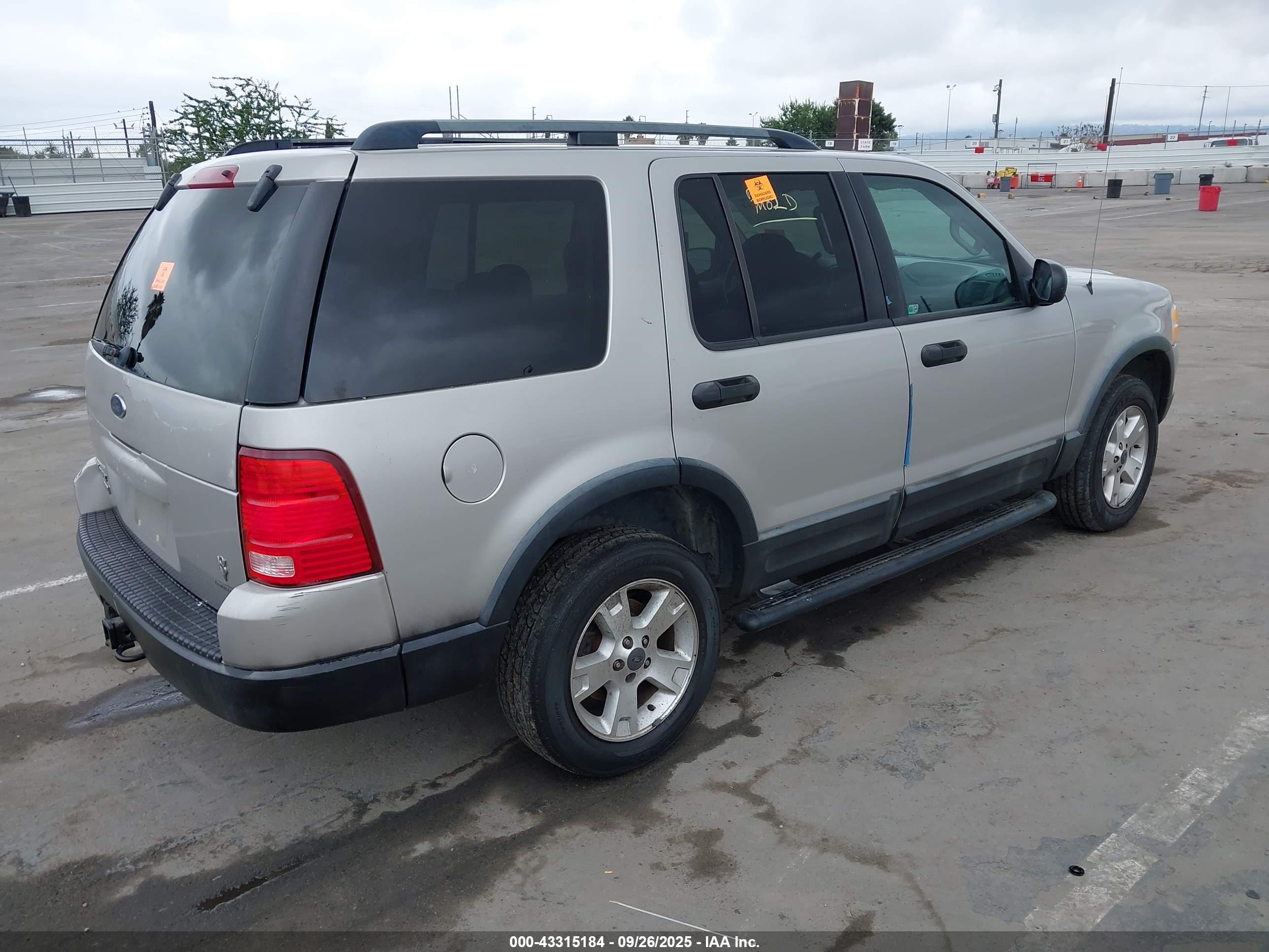 FORD EXPLORER image 4