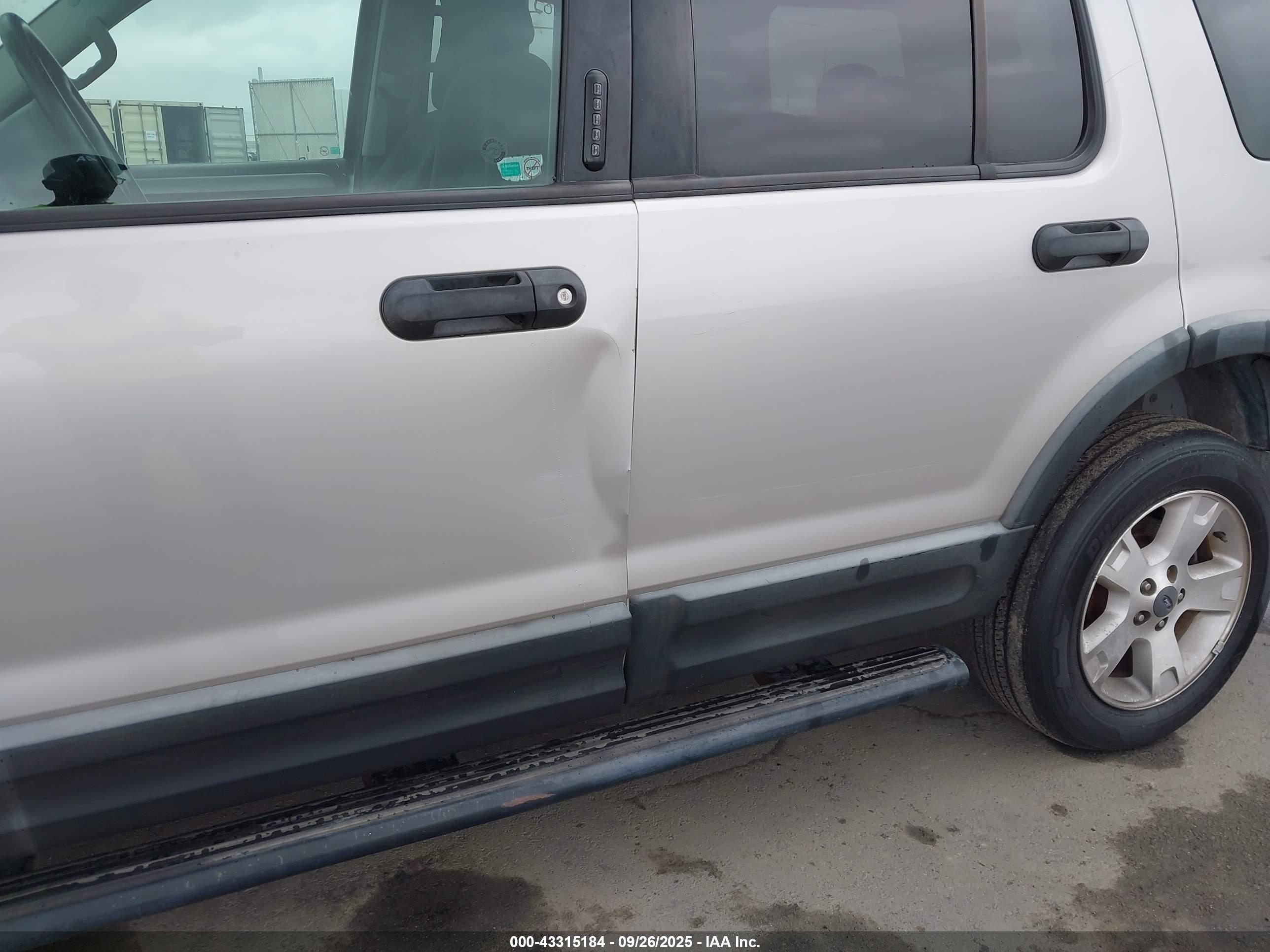 FORD EXPLORER image 6
