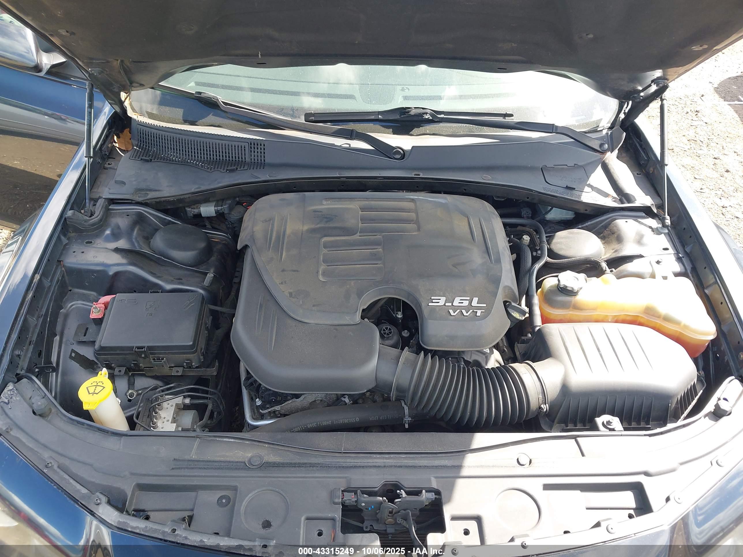 CHRYSLER 300 image 10