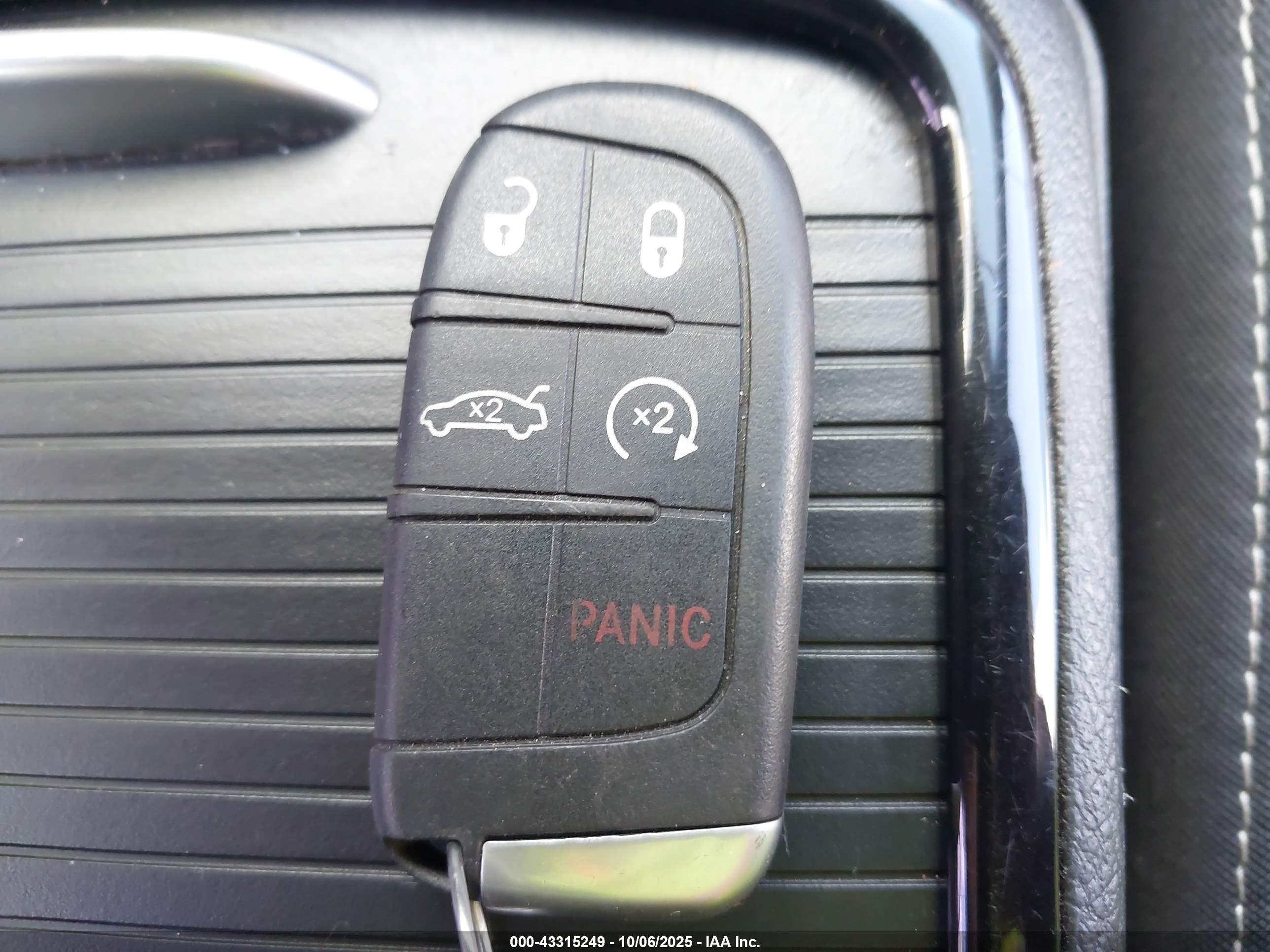 CHRYSLER 300 image 11