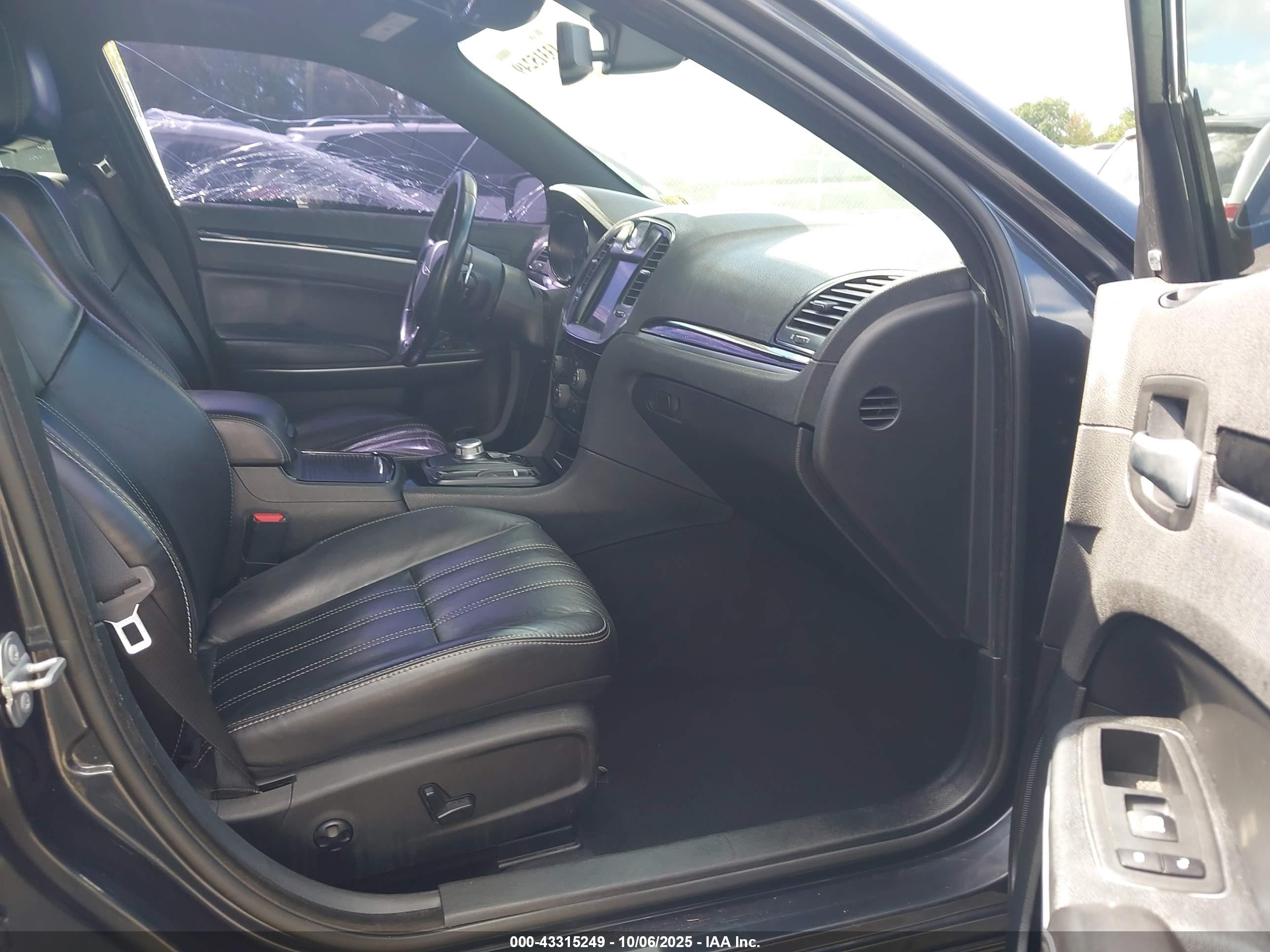 CHRYSLER 300 image 5