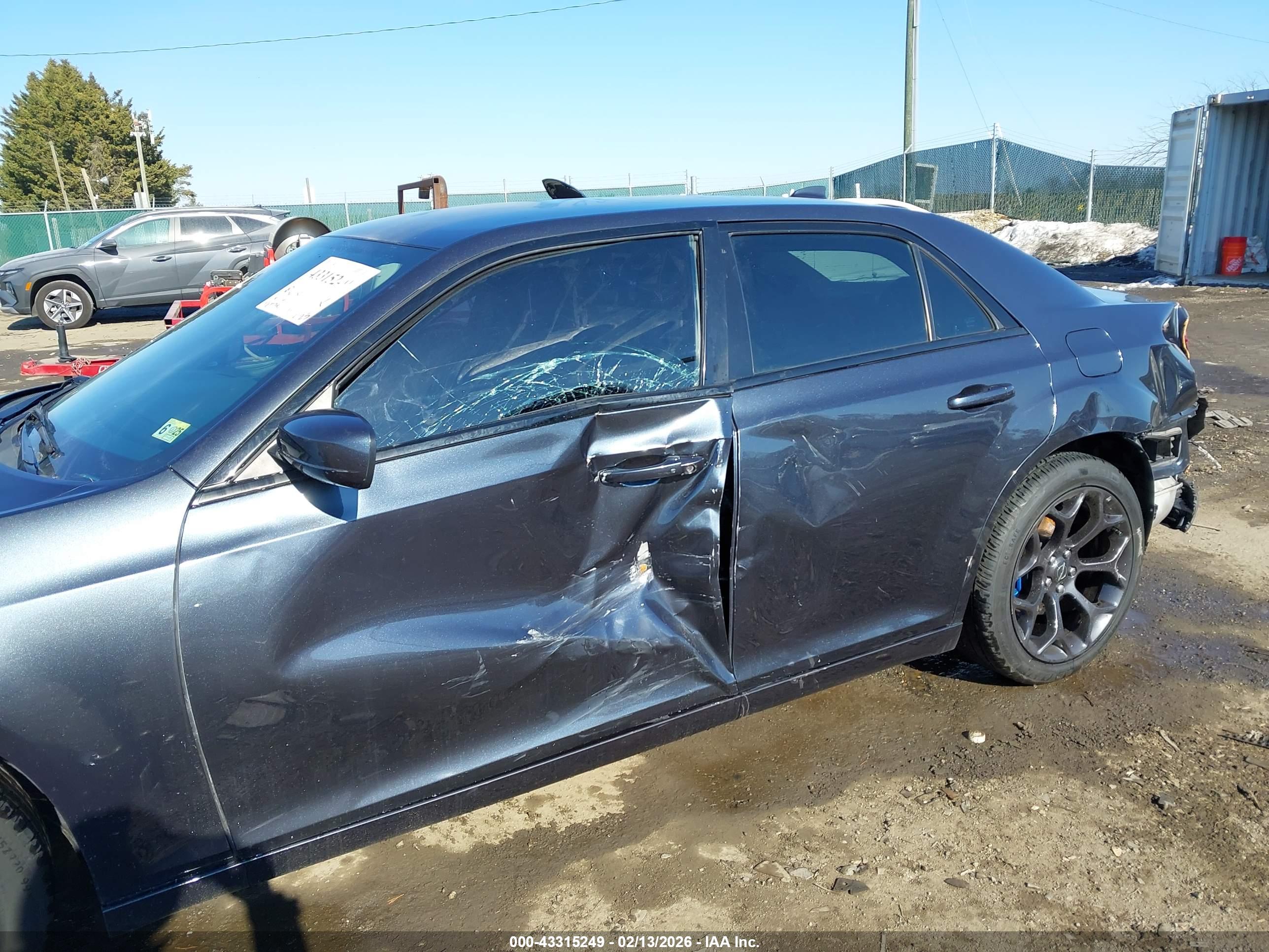 CHRYSLER 300 image 6