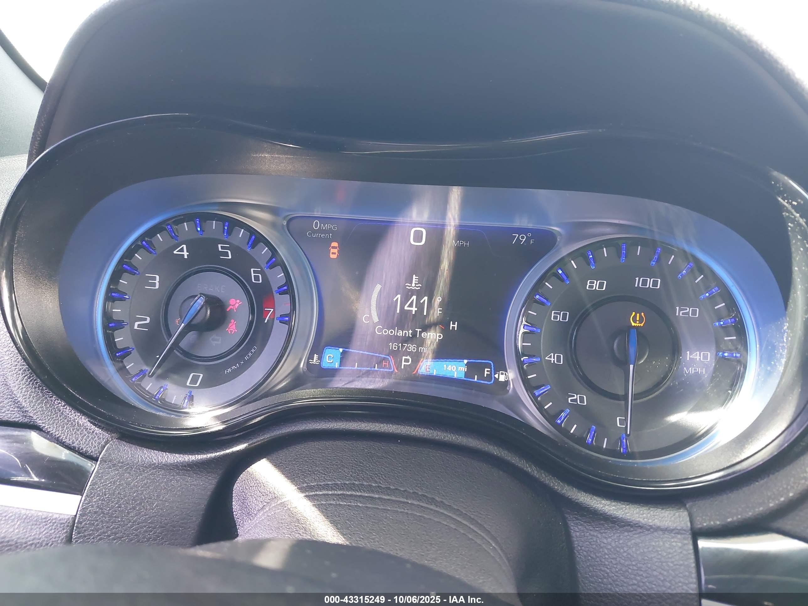 CHRYSLER 300 image 7