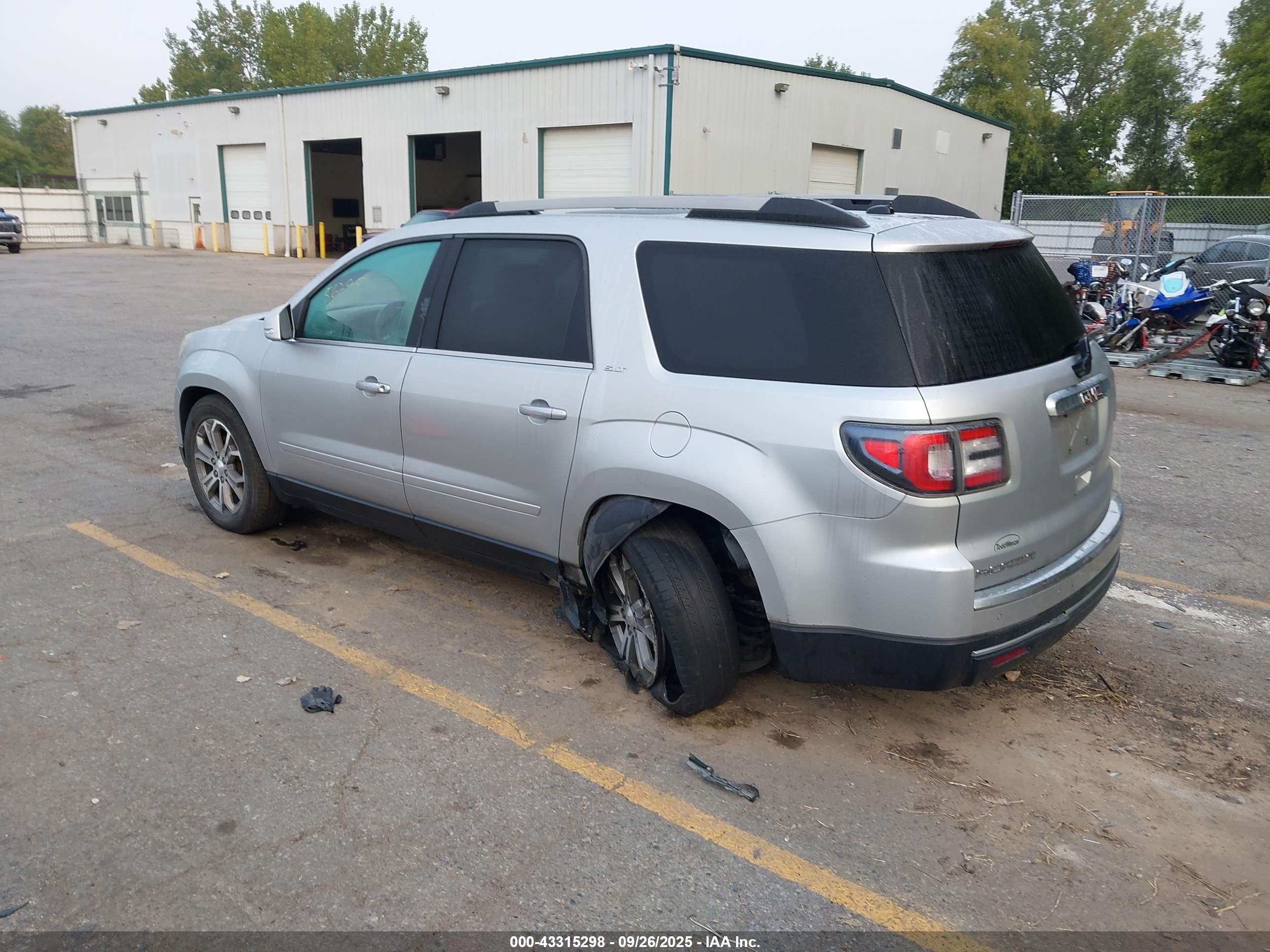 GMC ACADIA image 3