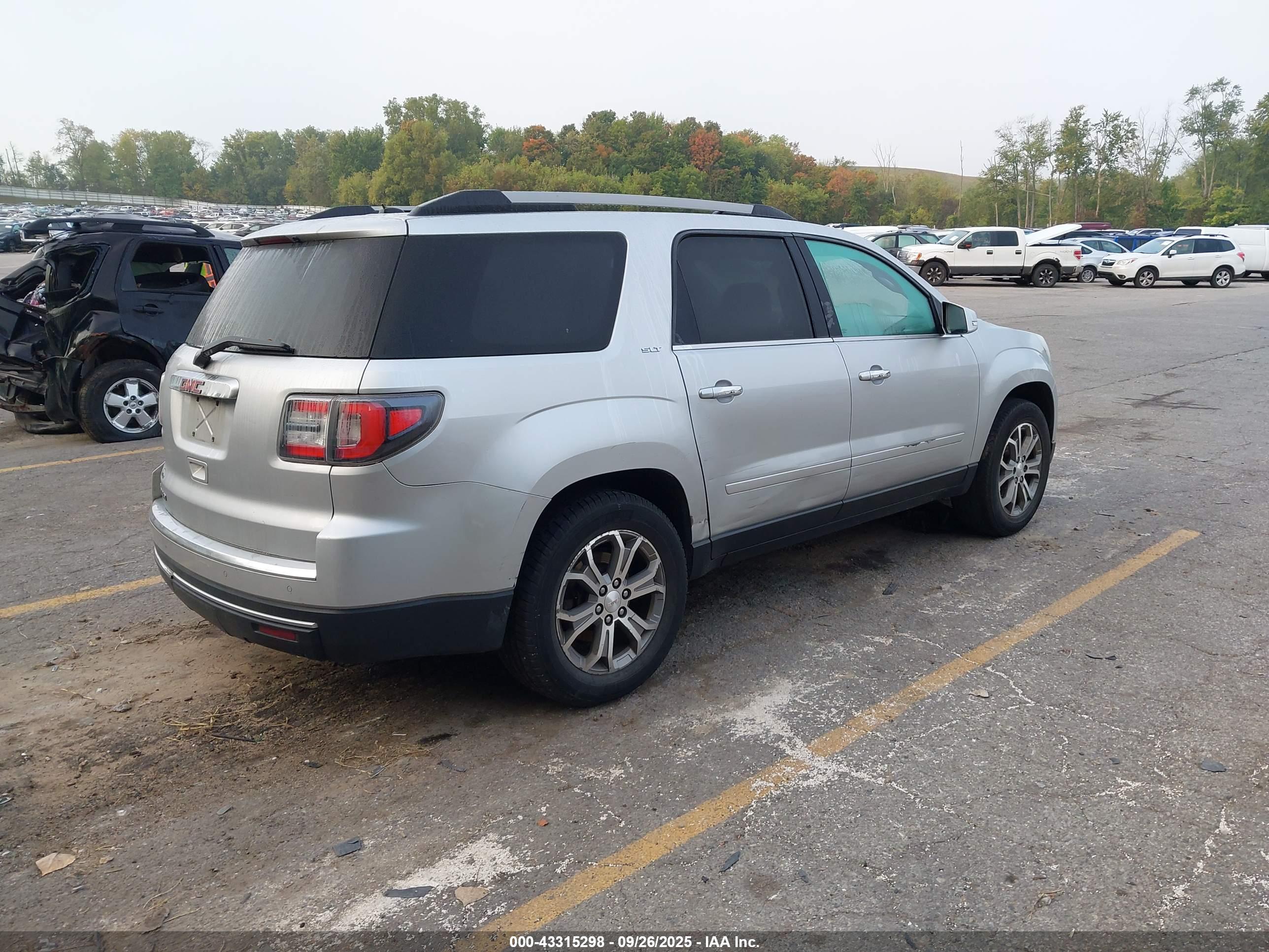 GMC ACADIA image 4