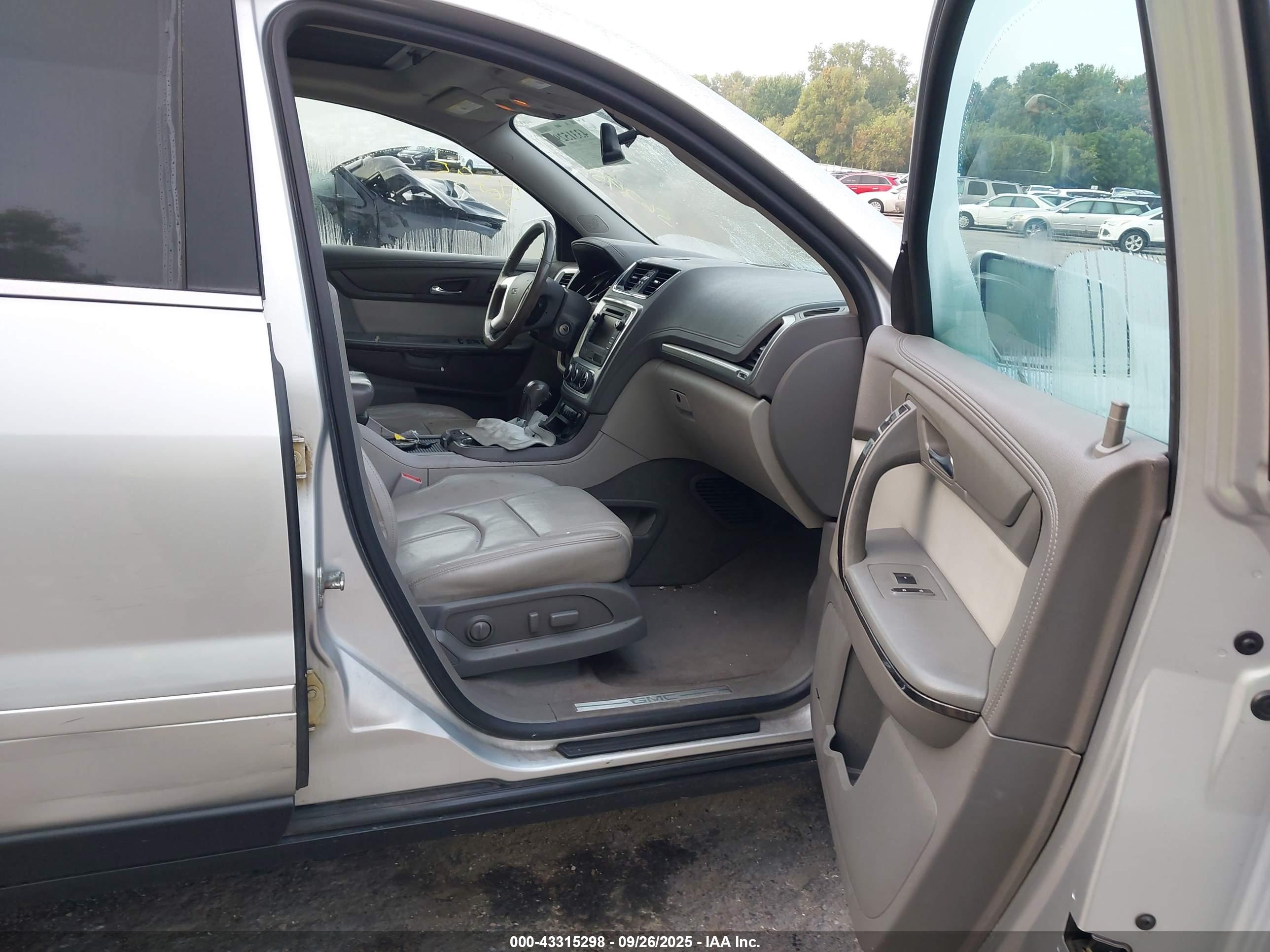 GMC ACADIA image 5