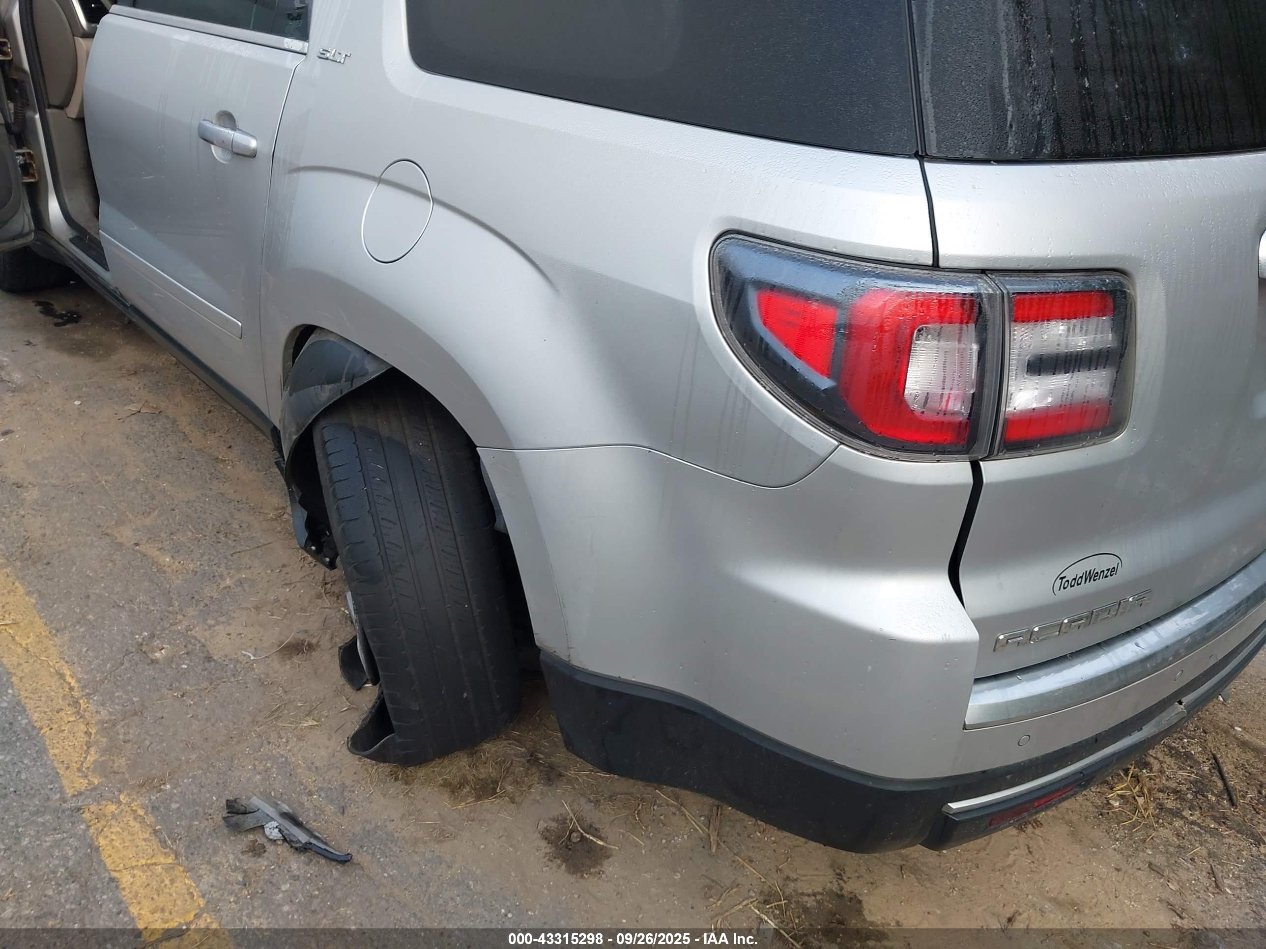 GMC ACADIA image 6