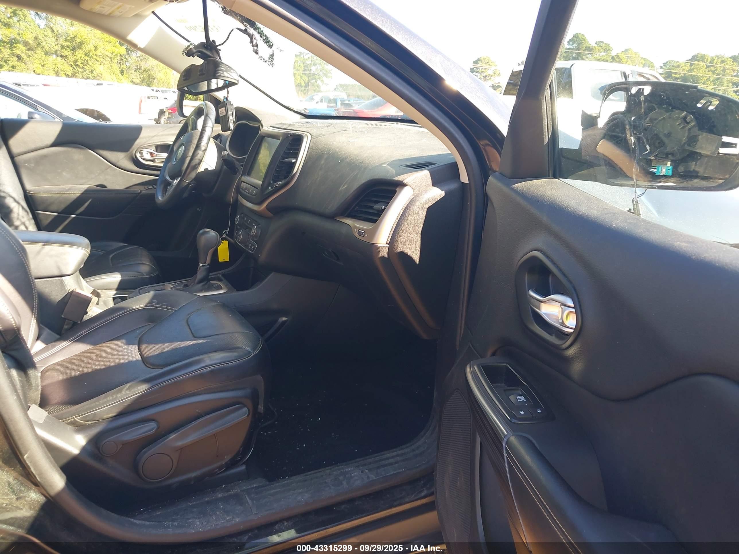 JEEP CHEROKEE image 5